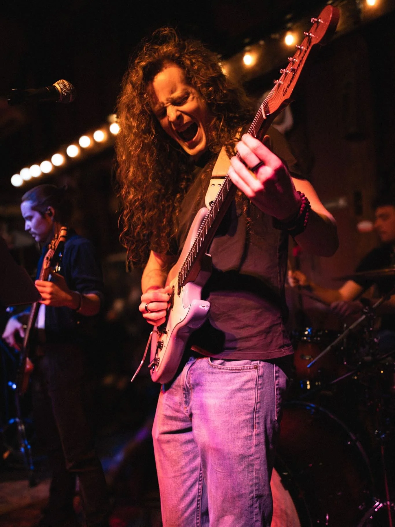 First sold out show with @one_time_weekend of 2026 in the books!
 
Big thanks to the @buttonball_barn for having us and much love to everyone that showed up on one of the coldest ass nights of the year 

SHRED ONWARDS!

Next Show: March 4th at the @m