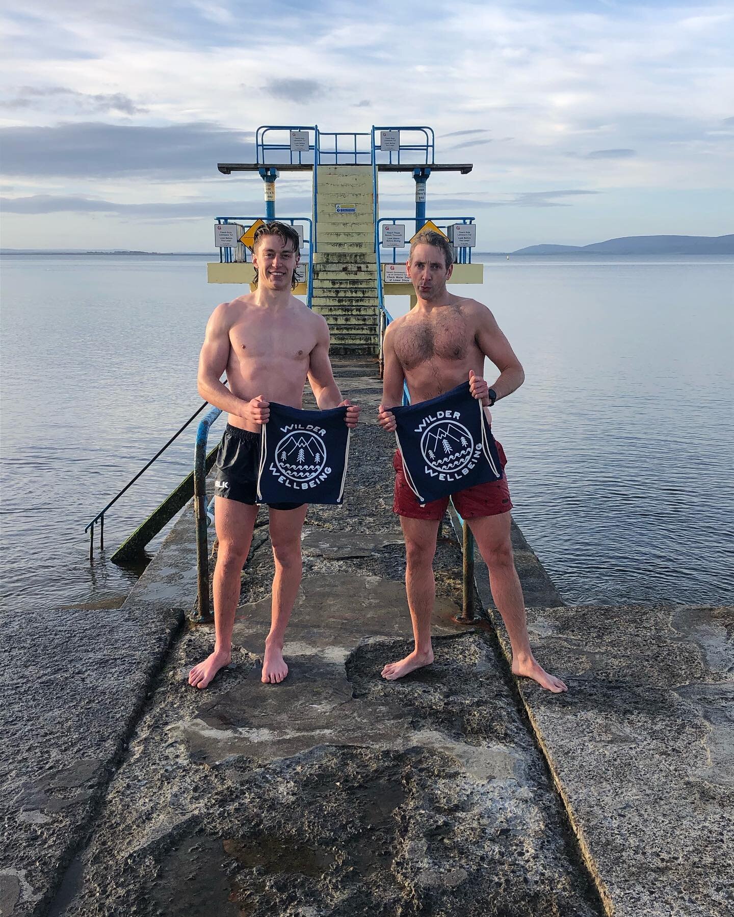 Mark and @declan_oloughlin.18 doing some &ldquo;mild posing&rdquo; down Blackrock earlier with their Wilder Wellbeing Active Summer&hellip;drawstring&hellip;..bag 😮&zwj;💨 

Someone please come up with a better name and drop it in the comments&helli