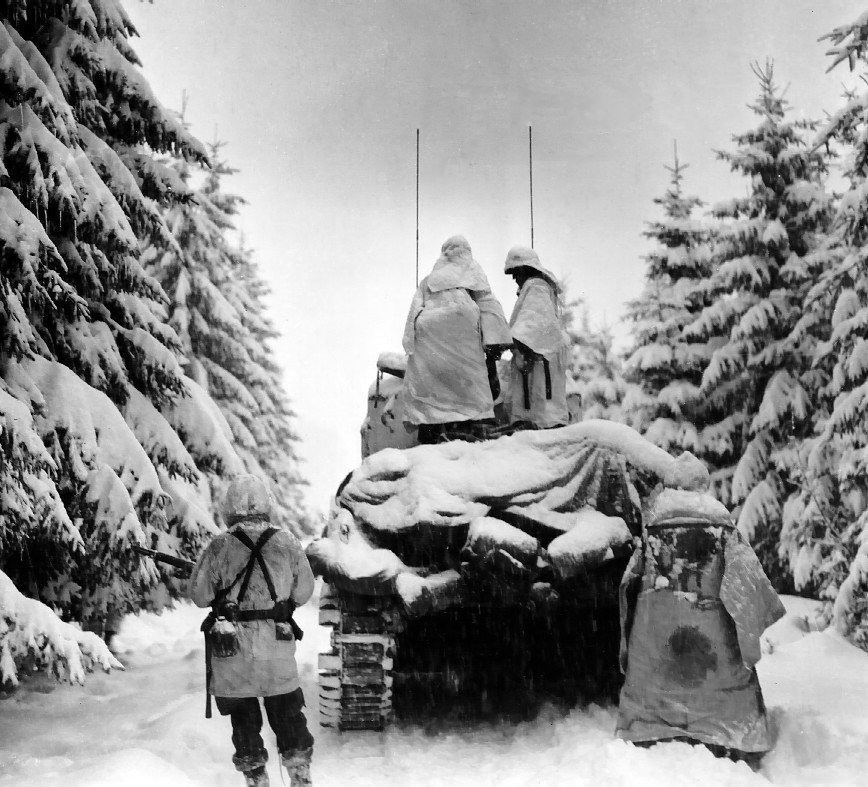 "FIRST IN BASTOGNE " jumbo meng , Jeep Meng ,déco RT Diorama  1/35 - Page 4 5969430