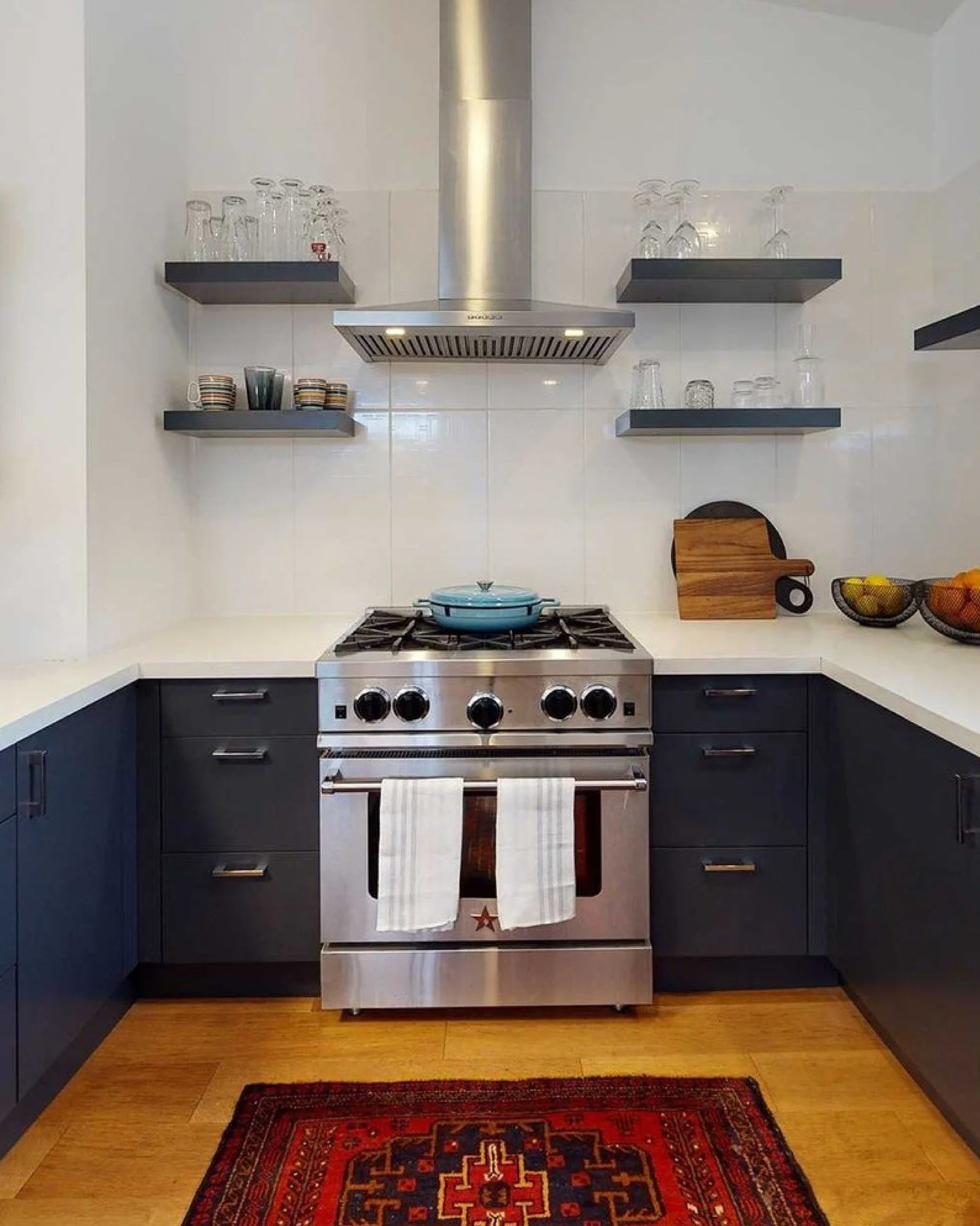 Before & After: Kitchen Edition
A few simple changes can completely transform how a space feels and sells. 
For this kitchen, we kept it simple:
- A fresh coat of paint to brighten things up
- Decluttered counters and cabinets
- Styled w