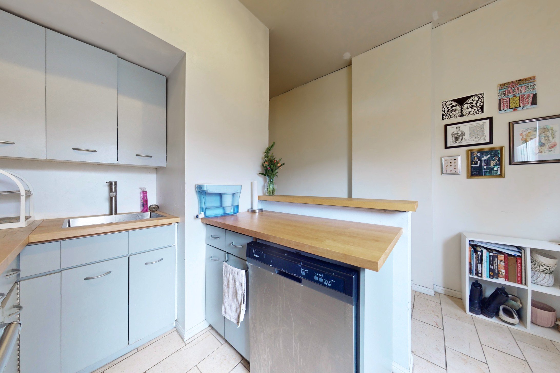 Main floor. 1 bed unit. Kitchen