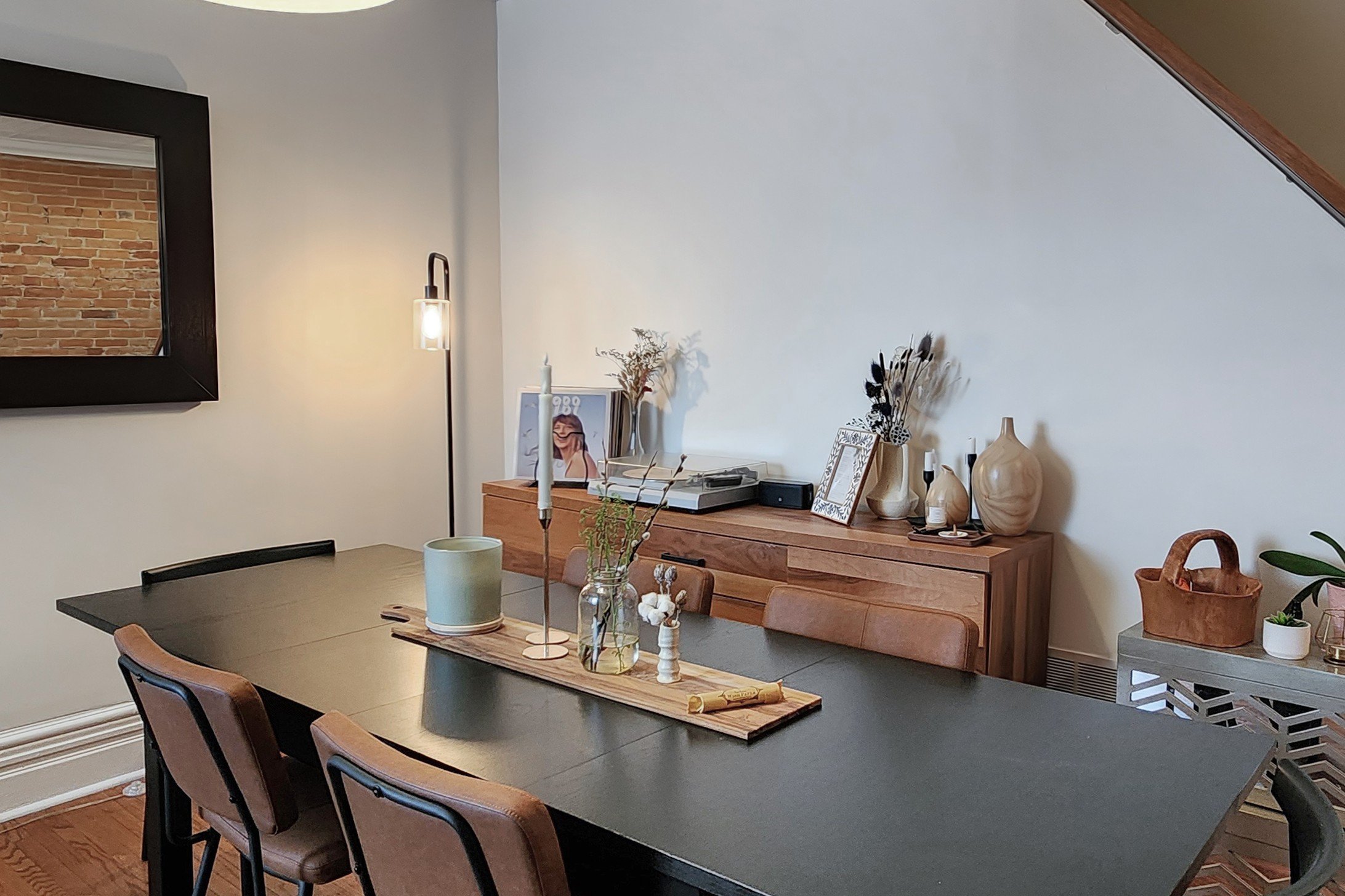 Upper 3 bed unit. Dining