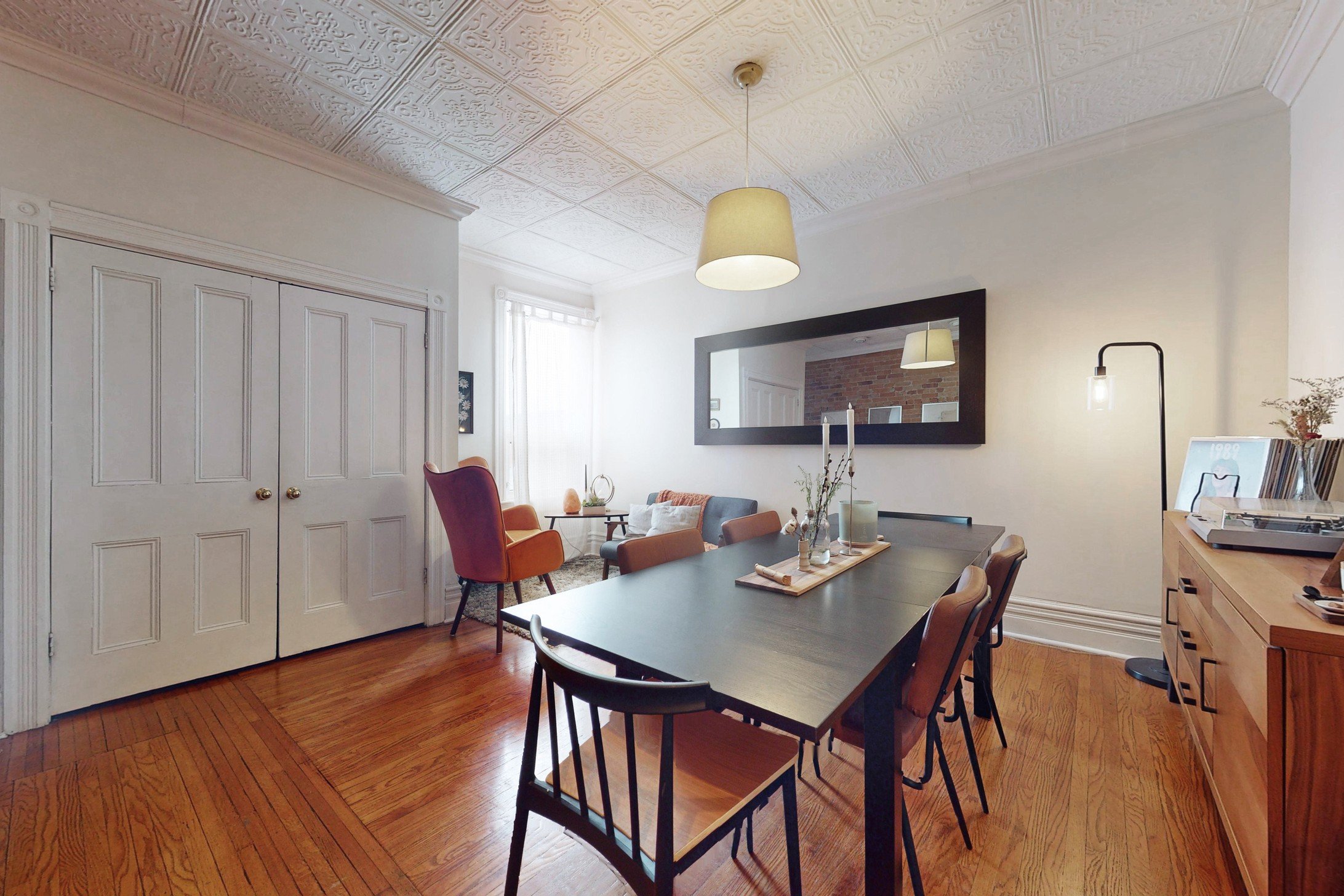 Upper 3 bed unit. dining