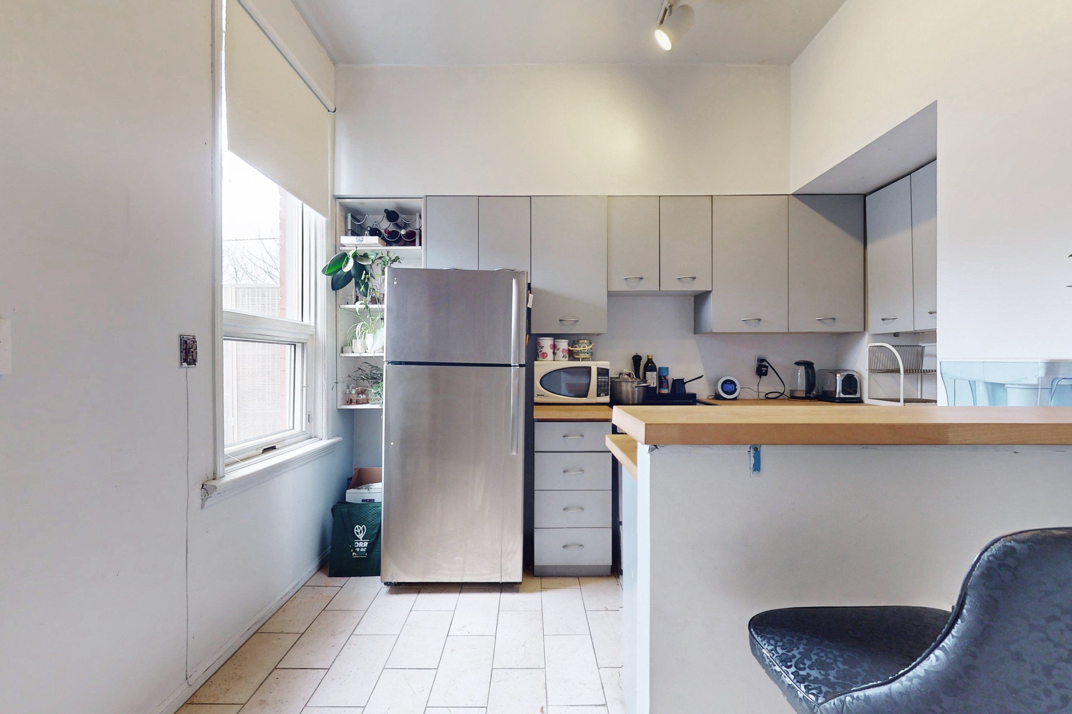 Main Floor - 1 bed unit. Kitchen