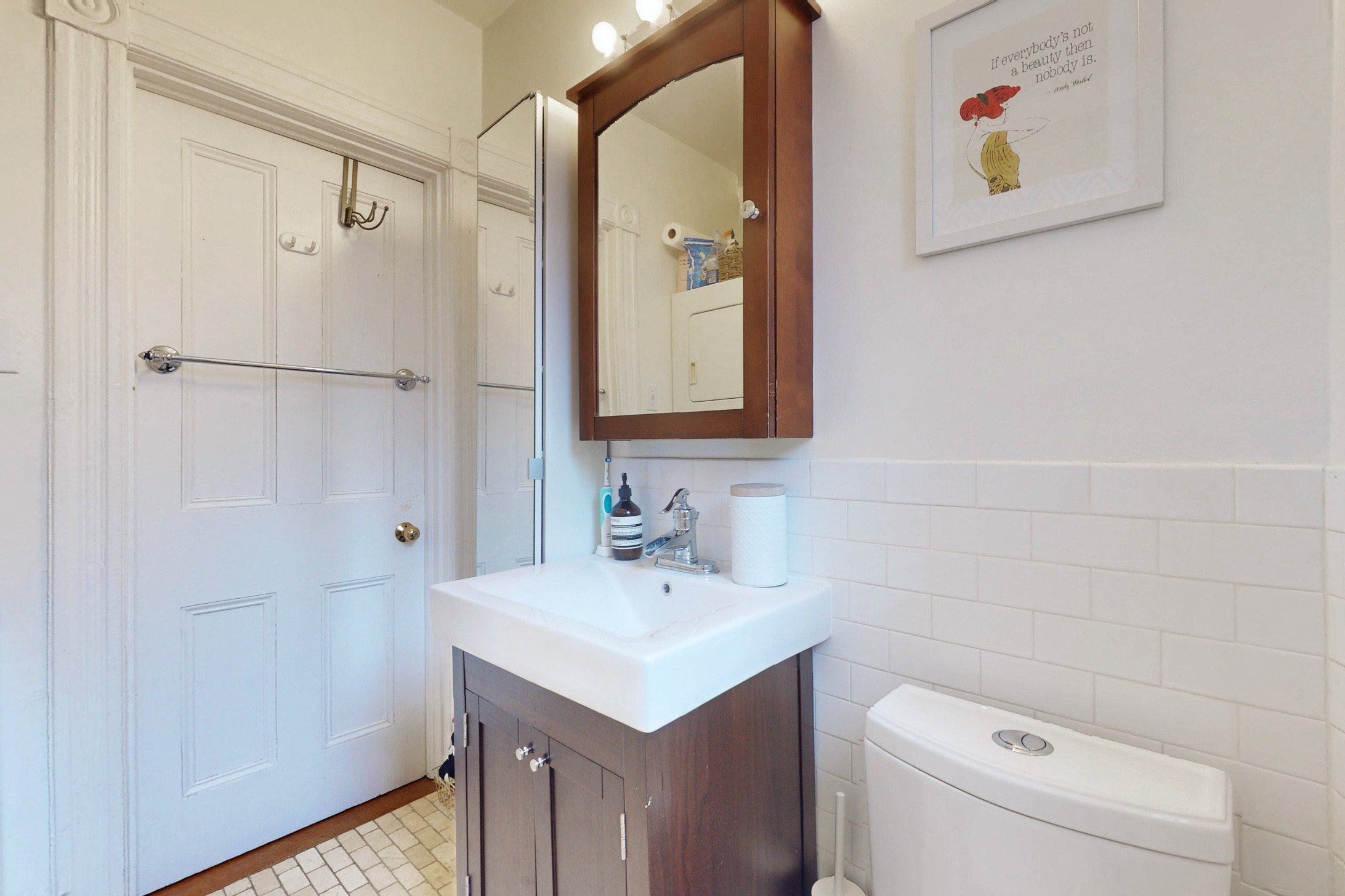 Upper 3 bed unit. Bathroom