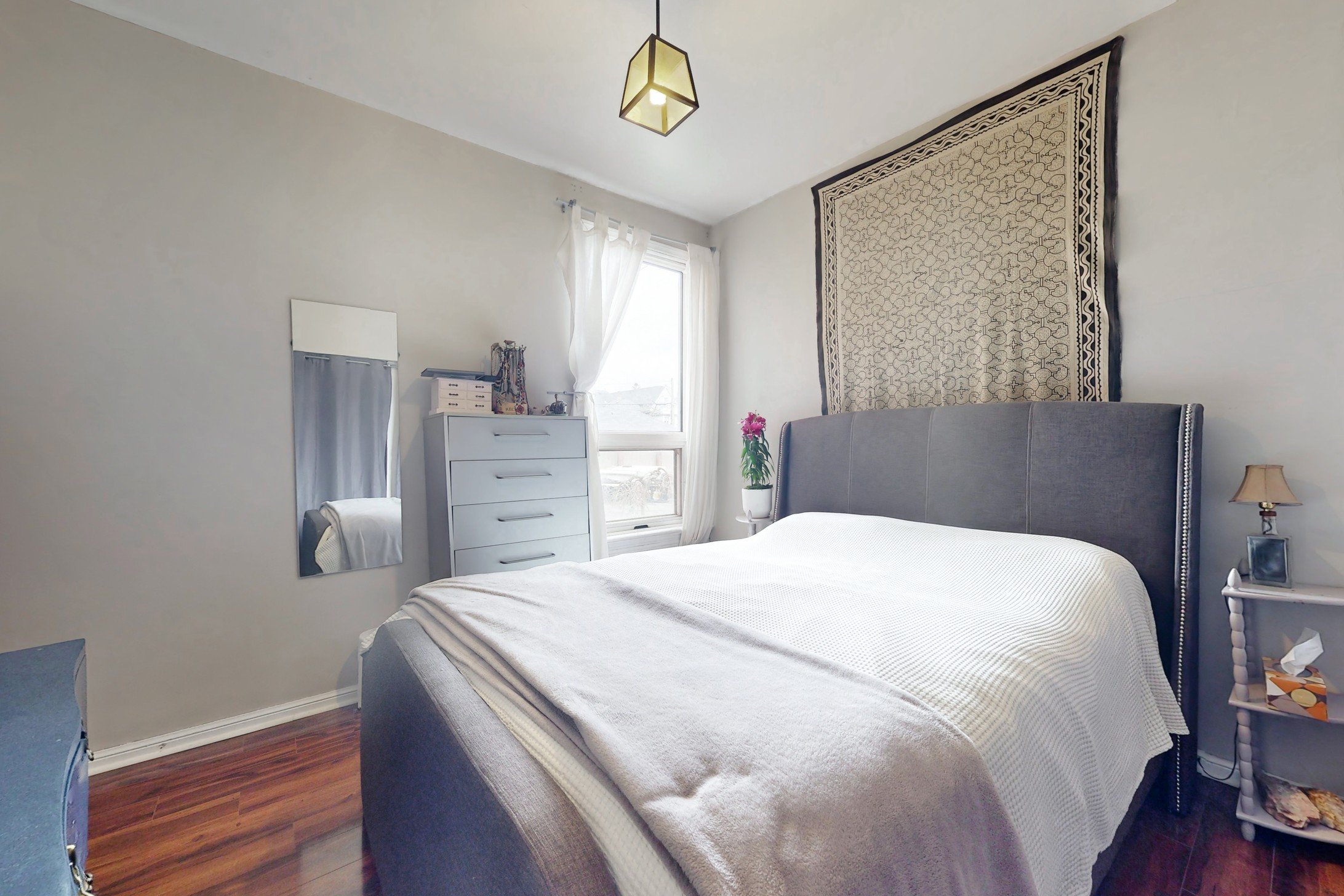 Mainfloor. 1 bed. Bedroom