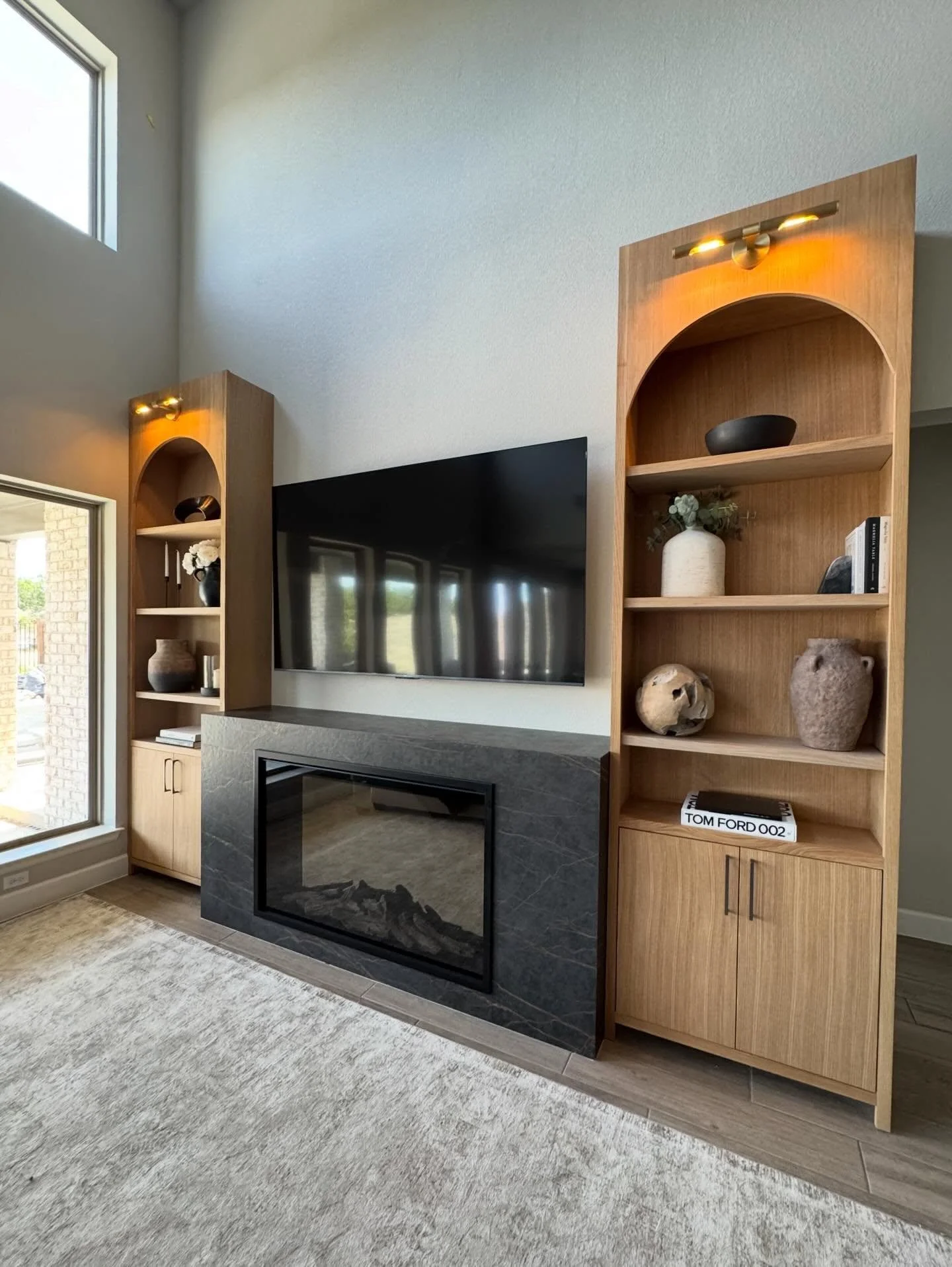 Did you miss us?? It&rsquo;s been a design whirlwind these days. Lots of exciting updates coming soon of what we&rsquo;ve been working on behind the scenes. 

But first, here&rsquo;s a AFTER and BEFORE of a blank wall that got a major upgrade. Our cl