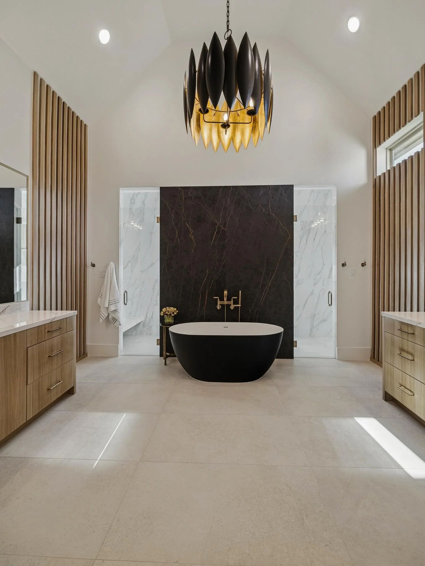 Client: &ldquo;I want a spa feel when I come to my bathroom.&rdquo;
Me: Say less. I took that personally. 😌

Here&rsquo;s how we turned &ldquo;just a bathroom&rdquo; into &ldquo;I might cancel plans and stay here&rdquo;:

&bull; Large format neutral