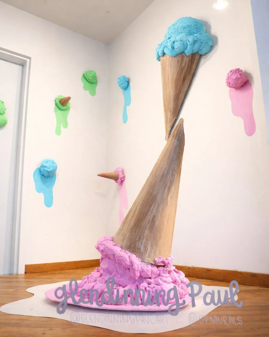 Looks so good you'll do a double take 🍦 This vibrant installation by Glendinning Paul is now at The Pizitz Food Hall. Melting textures and bold colors bring all the warm, sweet vibes to downtown Birmingham. Stop by and see it for yourself!