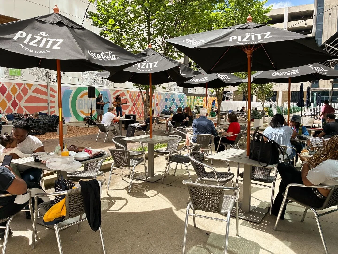 Another great Saturday of Concerts in the Courtyard at The Pizitz! Thank you @zaustin8 for the great music! Next week join us with @rising_iris_bhm for more! 

What do you think, should we extend live music every Saturday through May!?