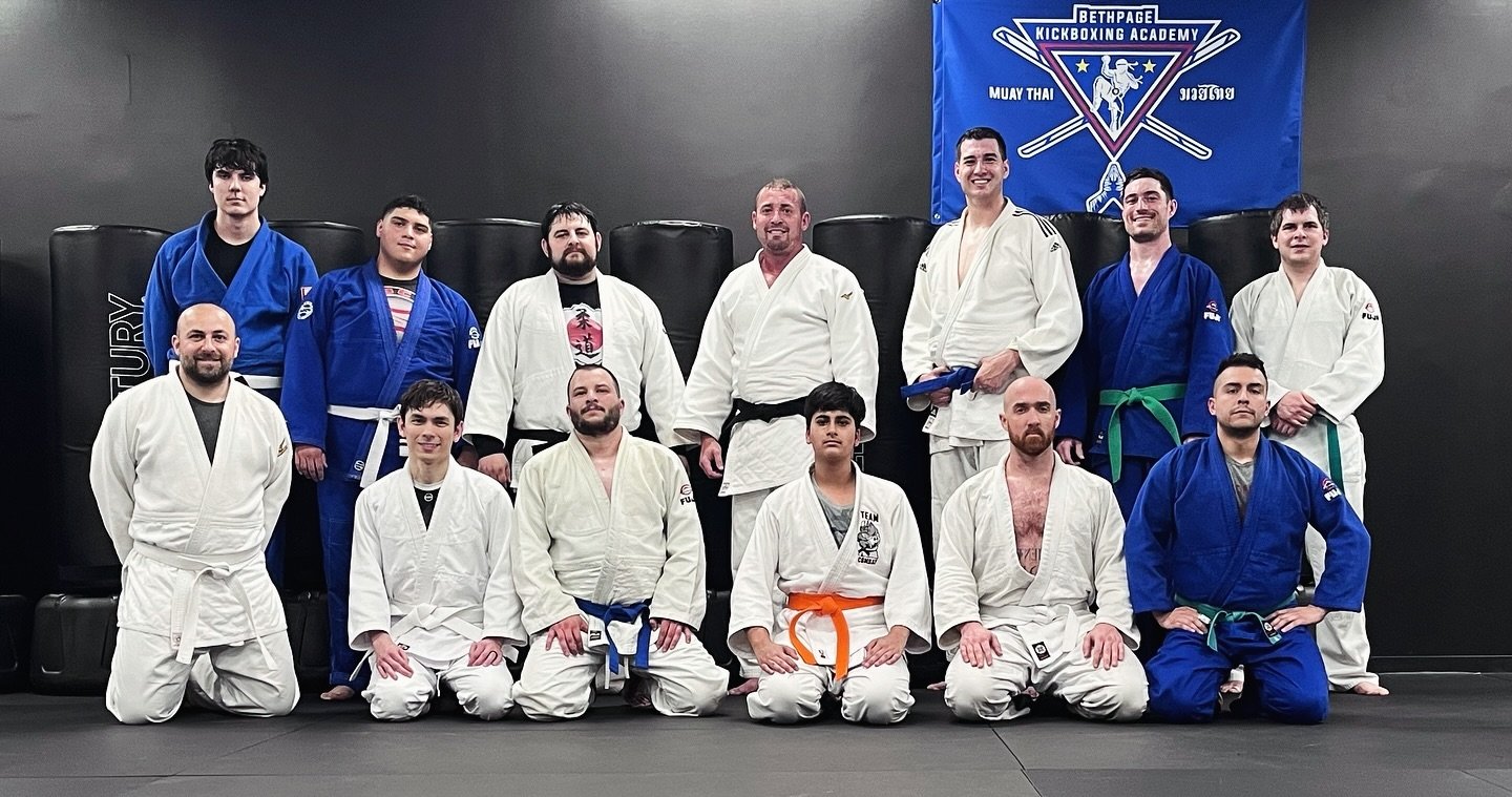 Great Tuesday night work out. Preparing for upcoming tournaments. IJC Four Seasons Spring Cup on 5/19 and Yonezuka Cup Memorial on 7/14.

@ijcmartialarts @hudsonjudoorg @bethpage_kickboxing_academy 

#judo #judolife #judofamily #bjj