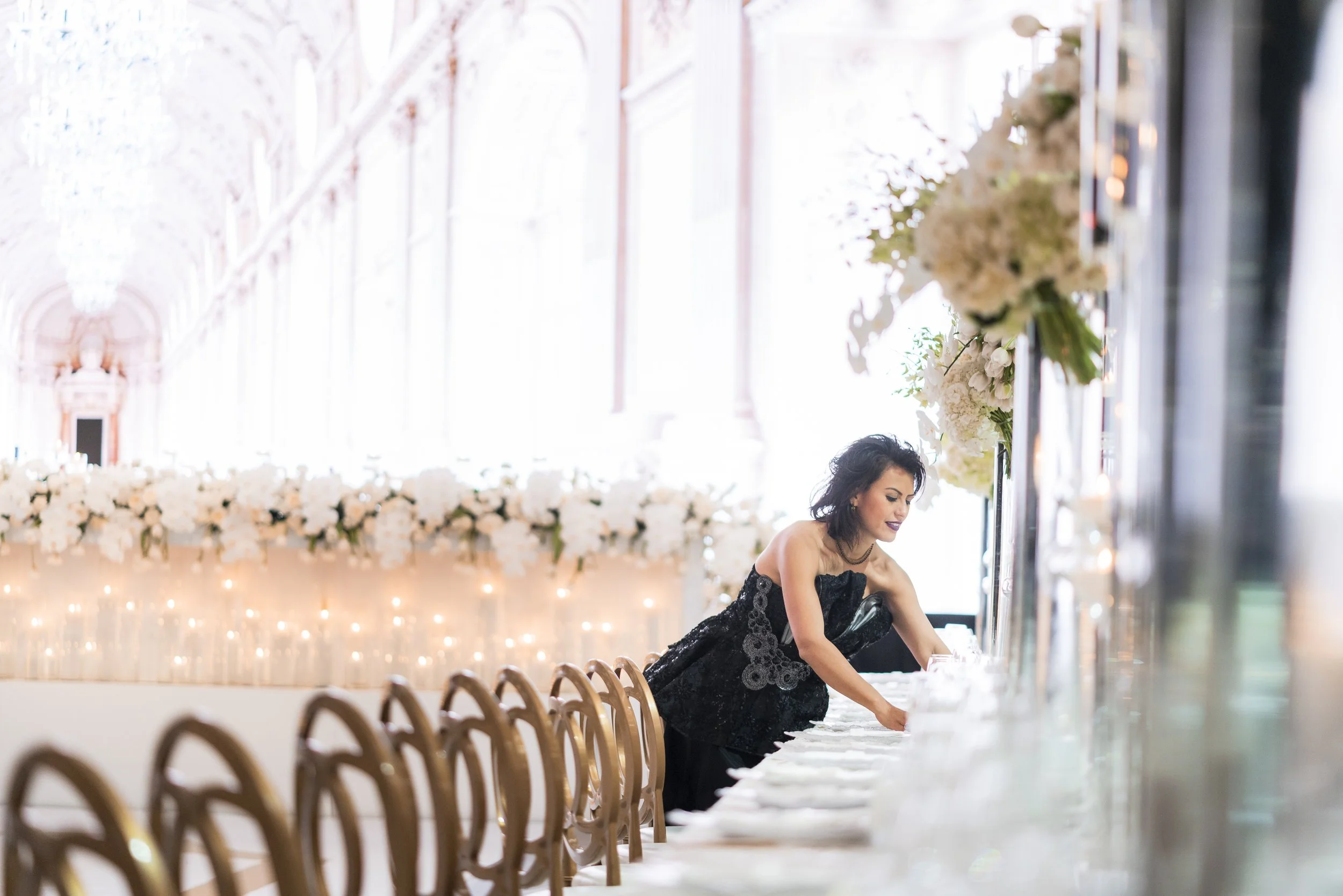 Sydney wedding planner gives wedding tables final touches