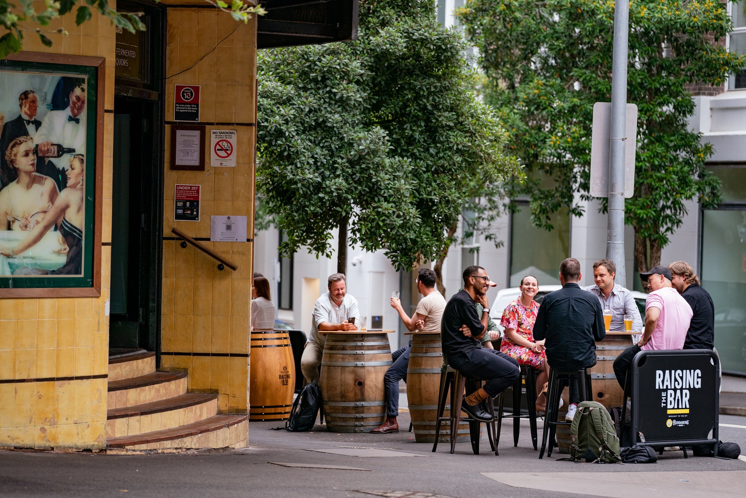 Hollywood_Outdoor drinking bar, Sydney.jpg