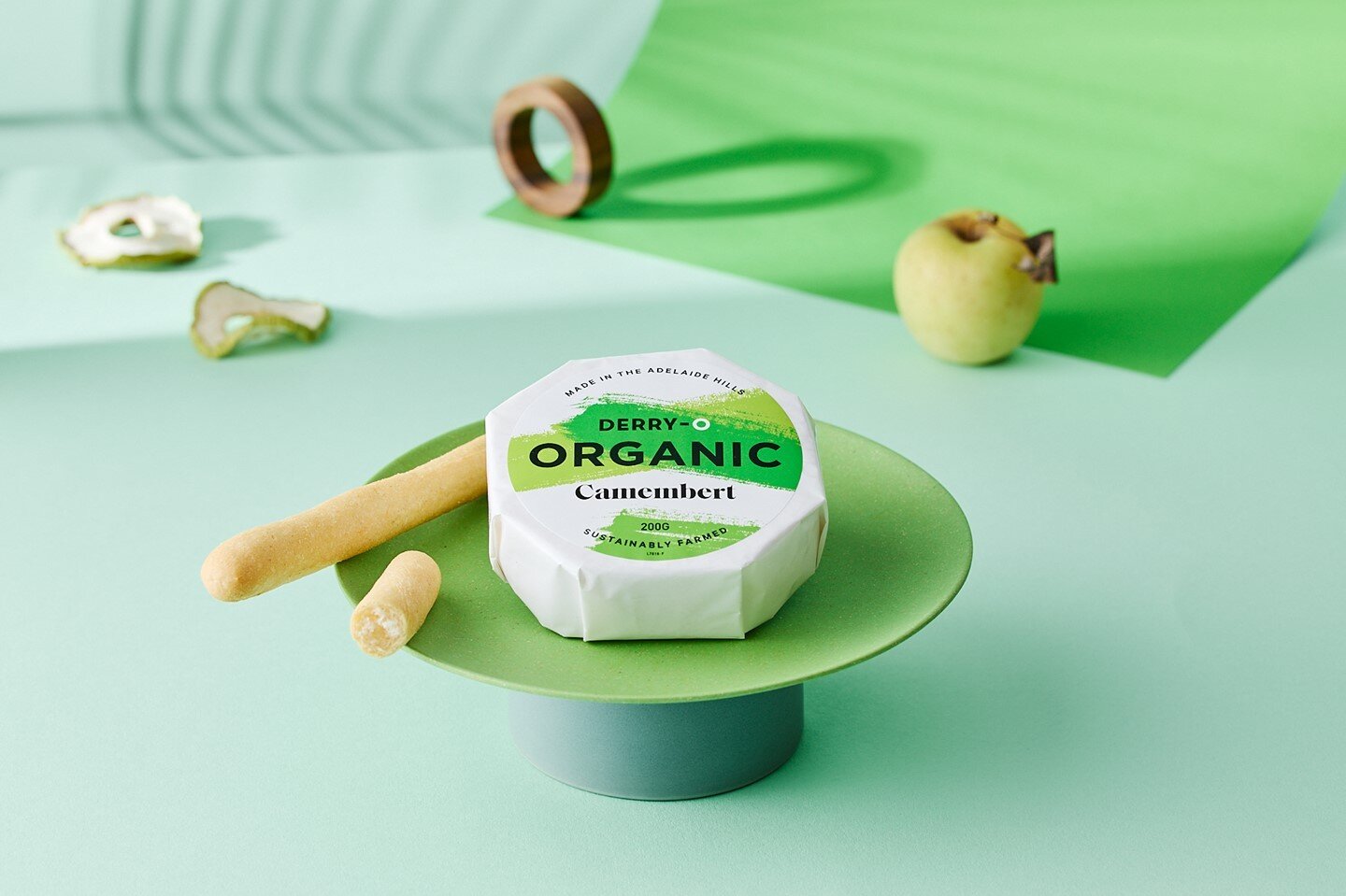 Have you tried our Organic Camembert? Made with high quality organic grass-fed cows milk, this cheese has a rich flavour and texture! Think a smooth buttery and cheesey flavour, mixed with a velvety mouth feel, and you get Derry-O Camembert 🤤🧀 
.
.