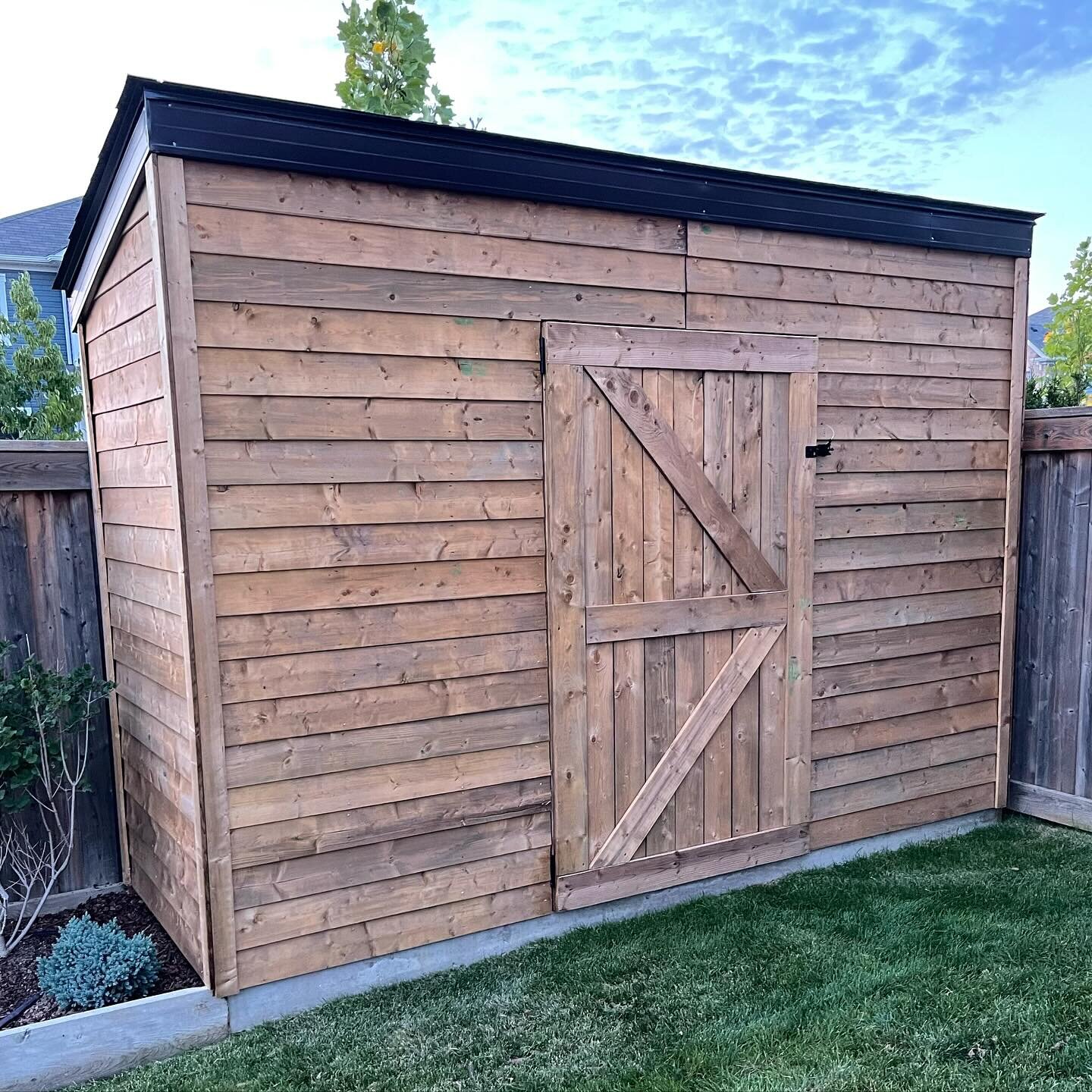 Another custom shed! Lap finish with pressure treated boards 👌🏼 

Beautiful deck extension with some sun shade &amp; mosquito netting! 

Call us Today! 

(905) 541-5888 
www.beyondthesite.ca 

#beyondthesite #onsite #BTS #jobsite #construction #hva