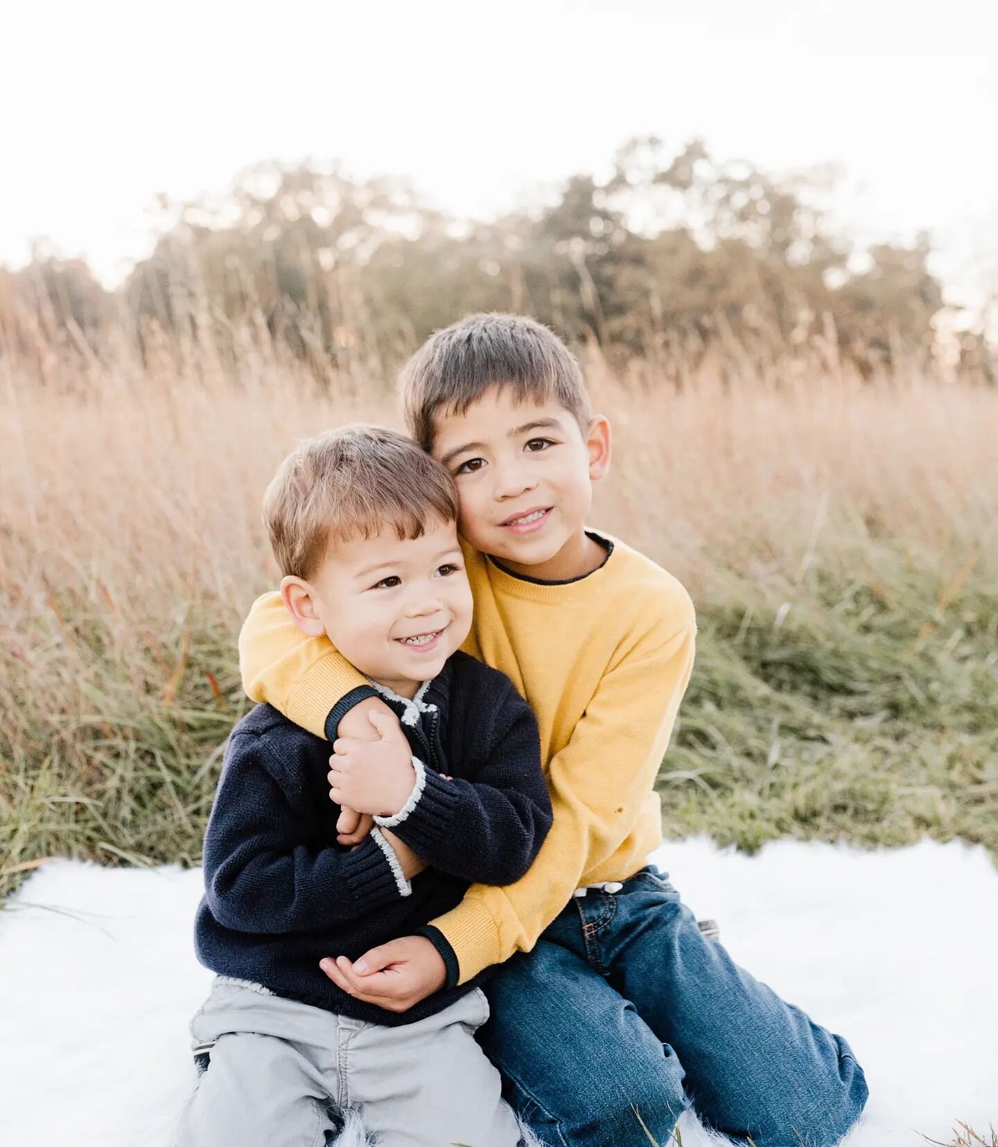 I love how these brothers helped each other to get comfortable in front of the camera. Check out the last post to get their true colors 🙈