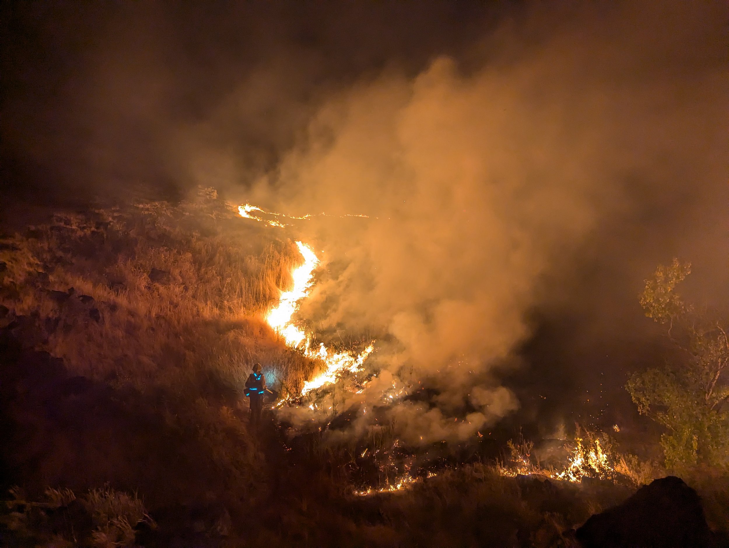 Klickitat Chief Johnson working the fire line. Dallesport Fire, July 28, 2024