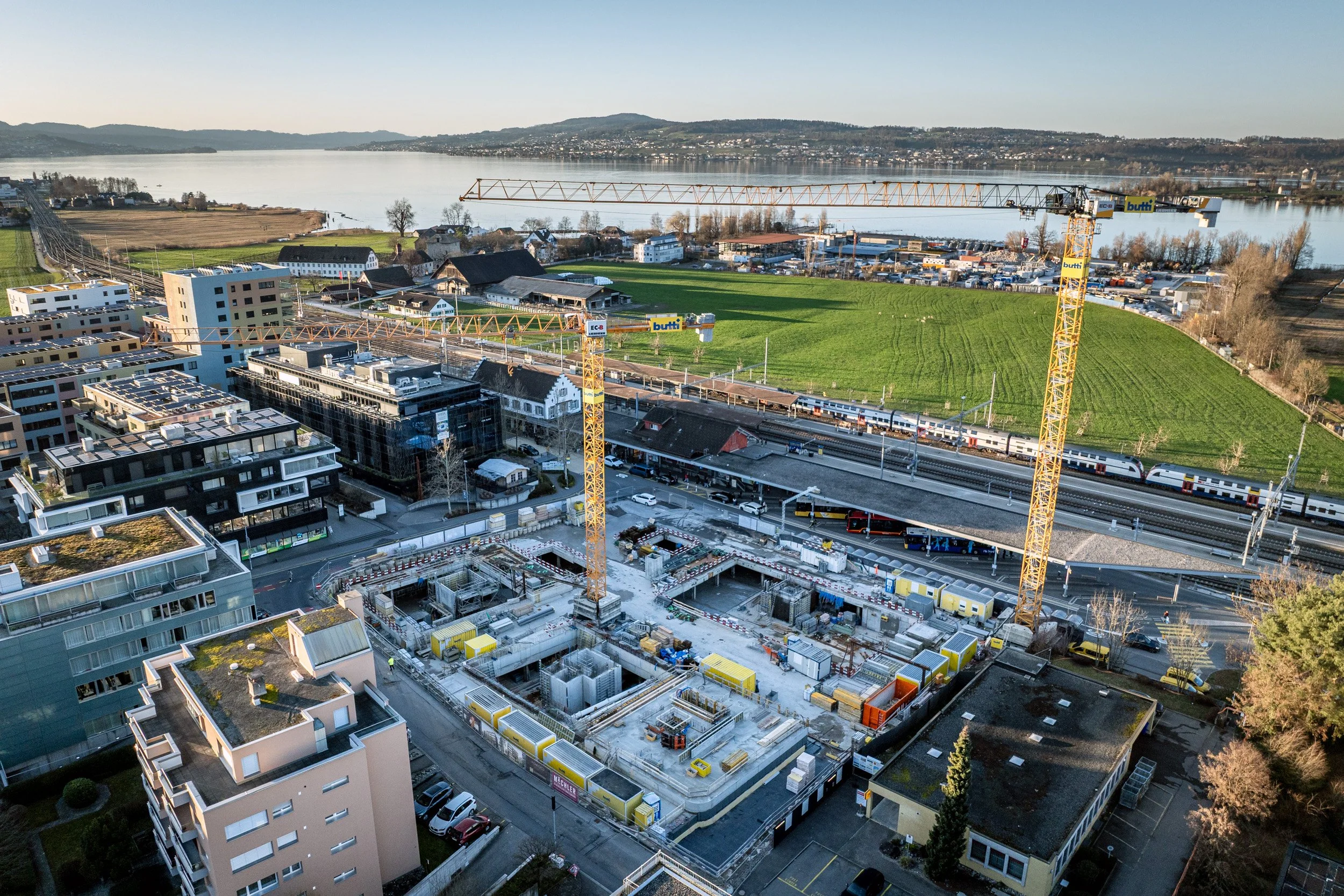 P-ONE_LA-MIRAR HP 0.jpg