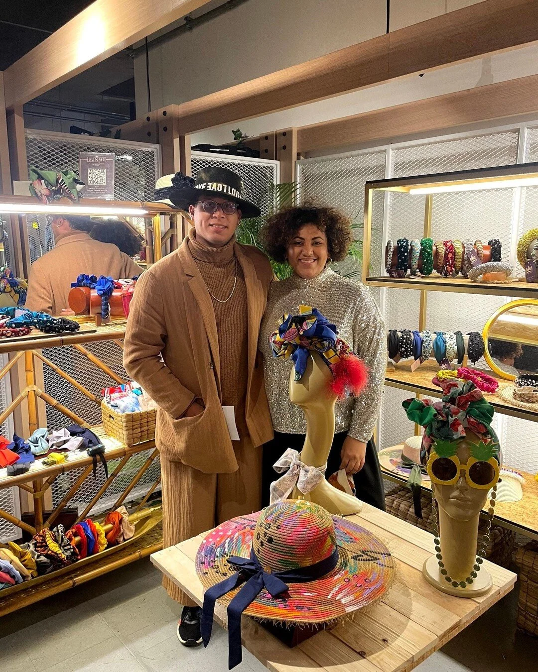 Nos encontramos con personas maravillosas y nos demostraron el arte y la dedicaci&oacute;n que tiene cada marca detr&aacute;s &iexcl;Gracias!
@laslolas_loungewear 
@somoslasreinasdelcaribe.co
 @er.joyeriaartesanal
@mvgatos

#talentocolombianos #empre