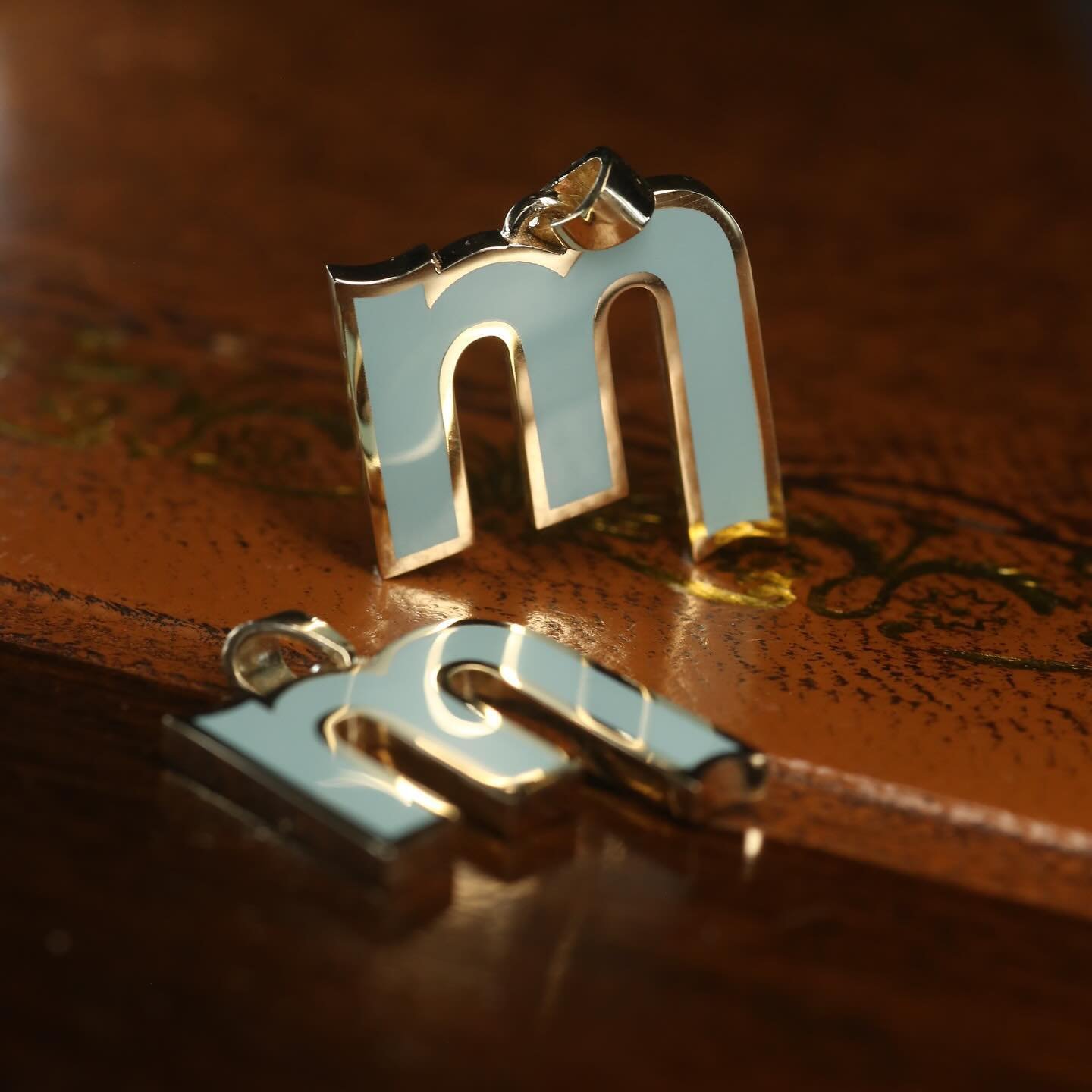 Some super sharp enamel. 🧼
Pair of M pendants in @milban blue. 👀