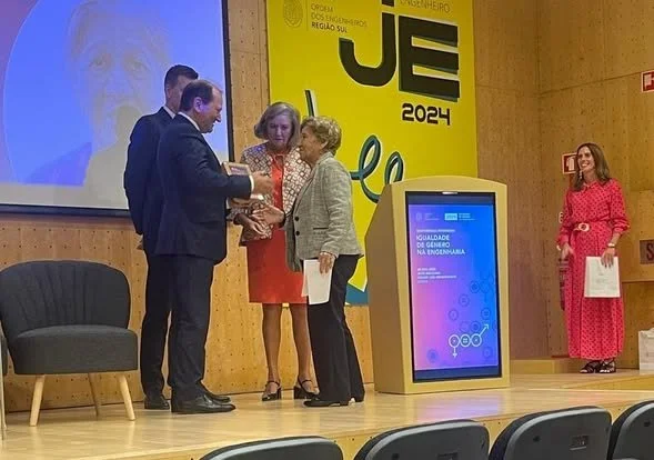Delegada da Região Sede da OEA recebe diploma de distinção internacional