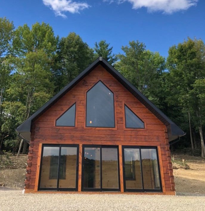 Paskovich log home front facade with covered porch