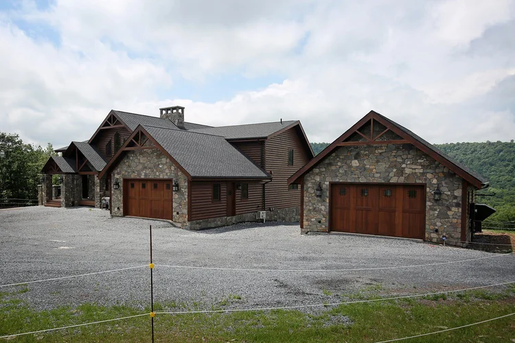 Front facade of KSM showcase log home model