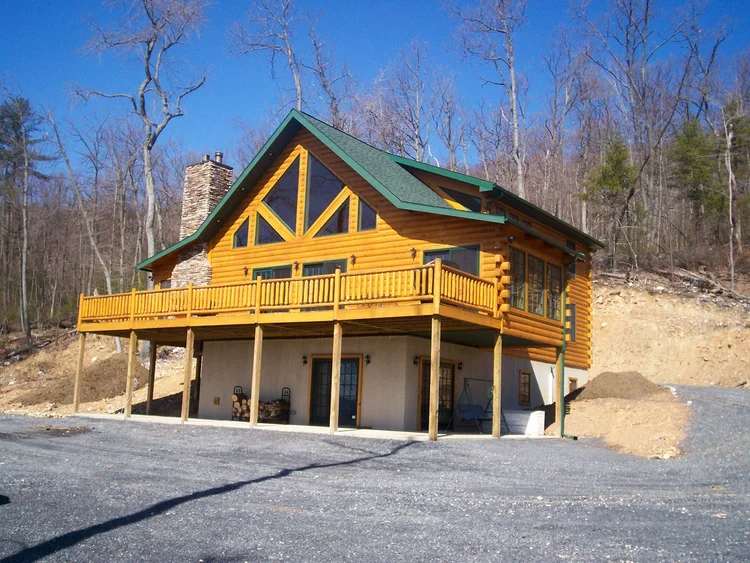 Marv Highlands custom log home exterior