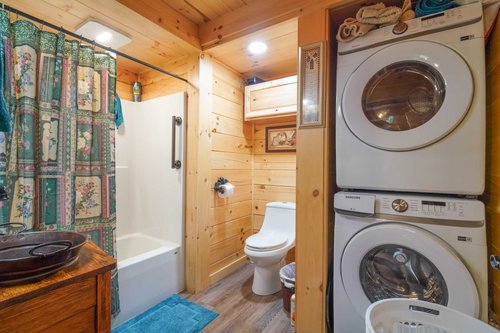 Full Bath with Laundry