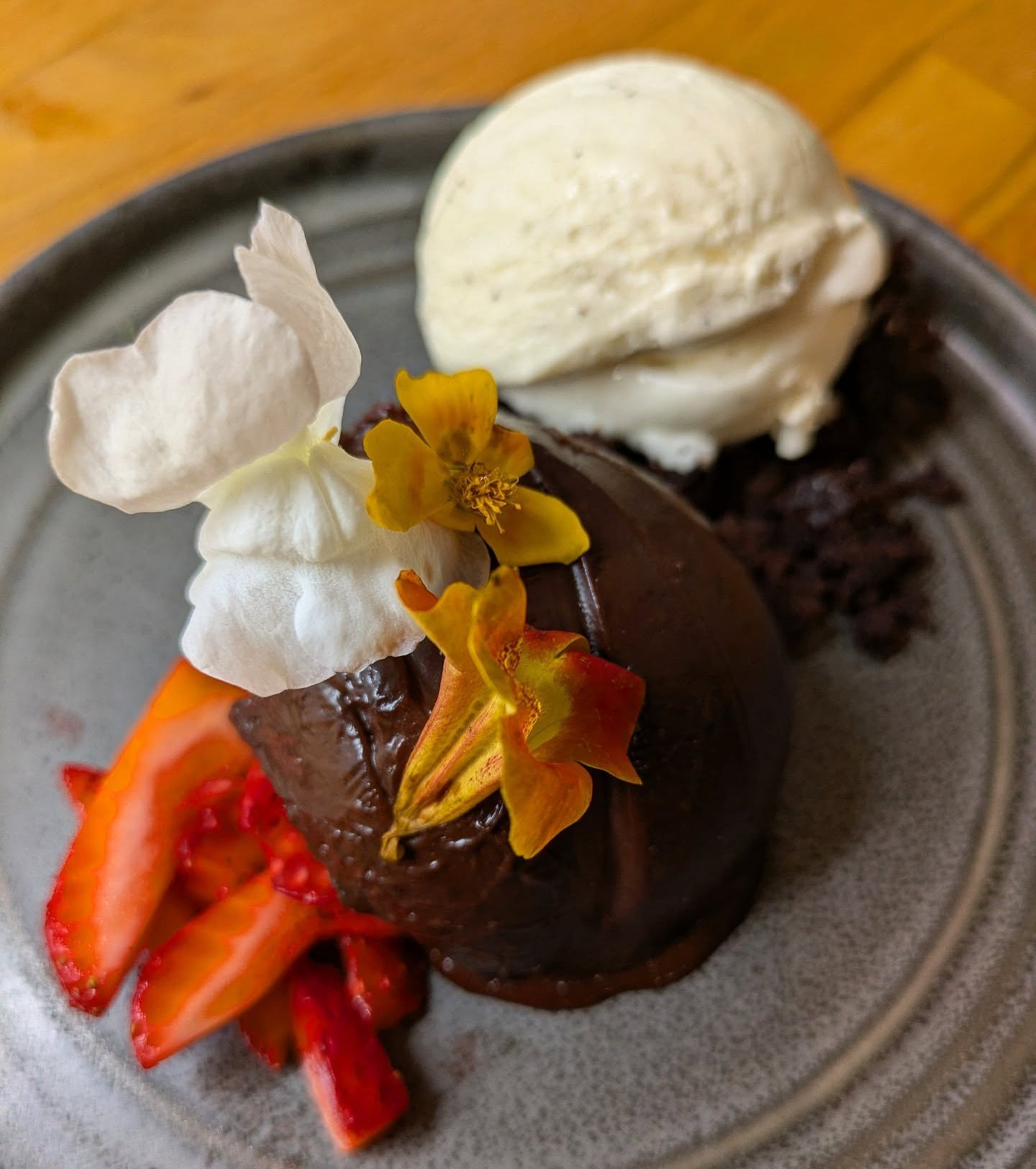 Well, that's a wrap on the week folks...finished it off with a lovely wedding breakfast this evening, ending the meal with dark chocolate ganache, brownie crumble, British strawbs, ice-cream and Norfolk-grown edible flowers (courtesy of @brandonsmark