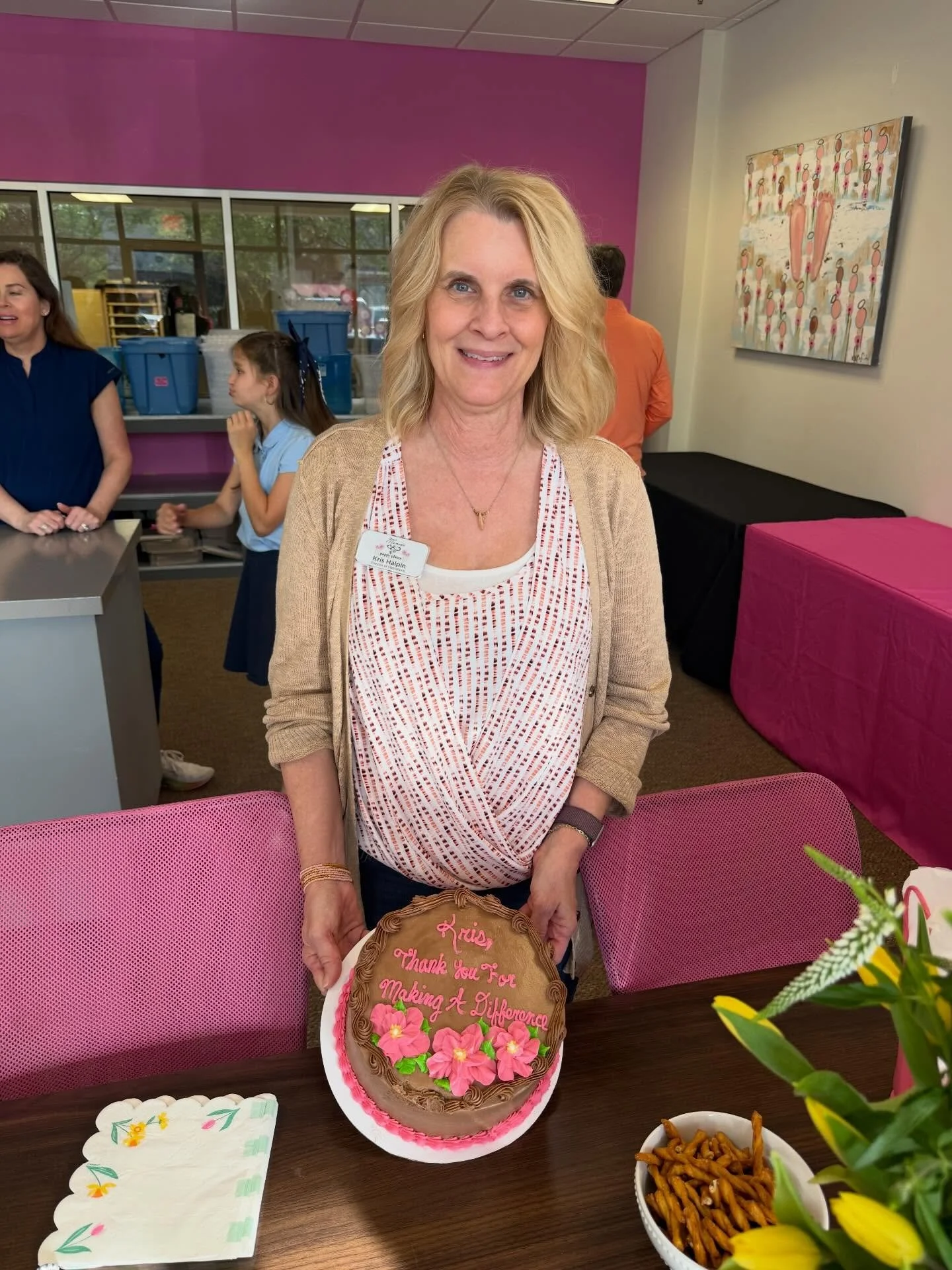 Bittersweet volunteer Tuesday💛 This week marked the final volunteer night for our incredible office manager, Kristin Halpin. Together, our amazing volunteers packed 158 plates before gathering for a special sendoff celebration in Kris&rsquo;s honor.
