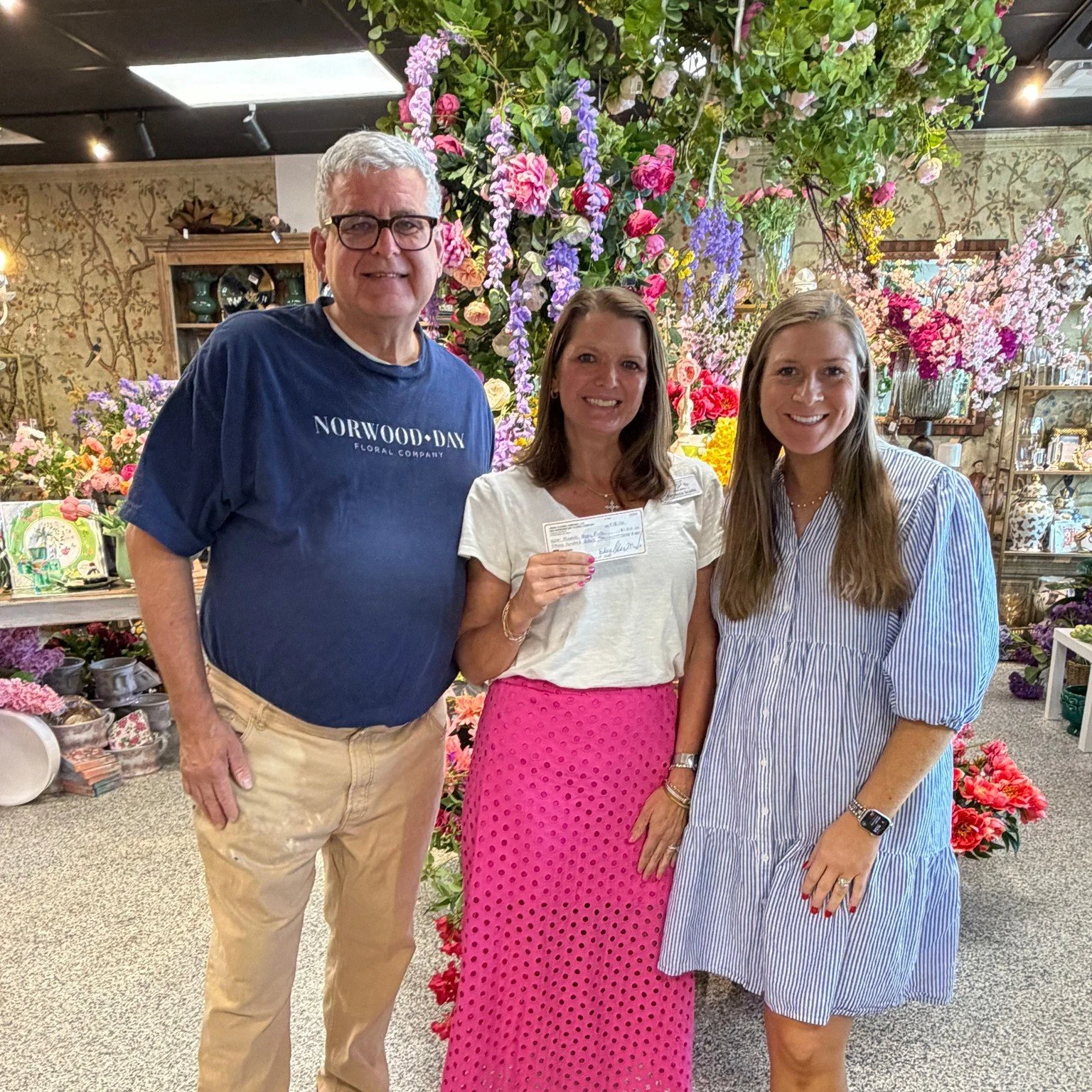 Thank you, thank you, @norwooddayfloralco 💐
We are so grateful for the beautiful custom Mother's Day arrangement created for Mamie&rsquo;s and for your generous support of our families and mission.
Thanks to a portion of the arrangement sales, Norwo