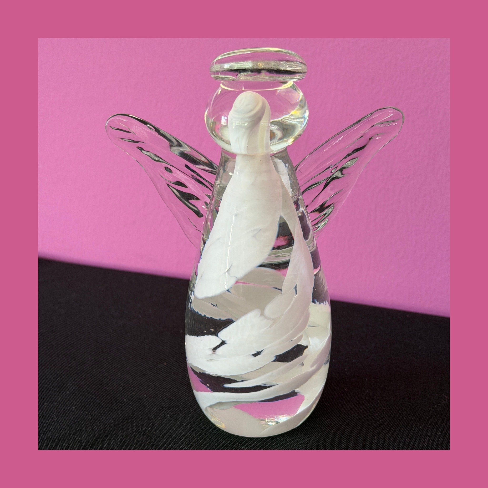 Last year&rsquo;s Dinner Date Art Auction was a HUGE success &mdash; and we&rsquo;re excited to do it all over again! We&rsquo;ve started receiving this year&rsquo;s artwork, and we are absolutely blown away. This beautiful blown glass angel by the t
