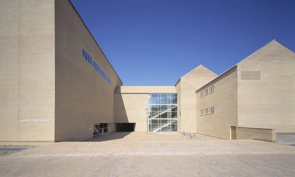 AUAFOT34_1000x600.jpg