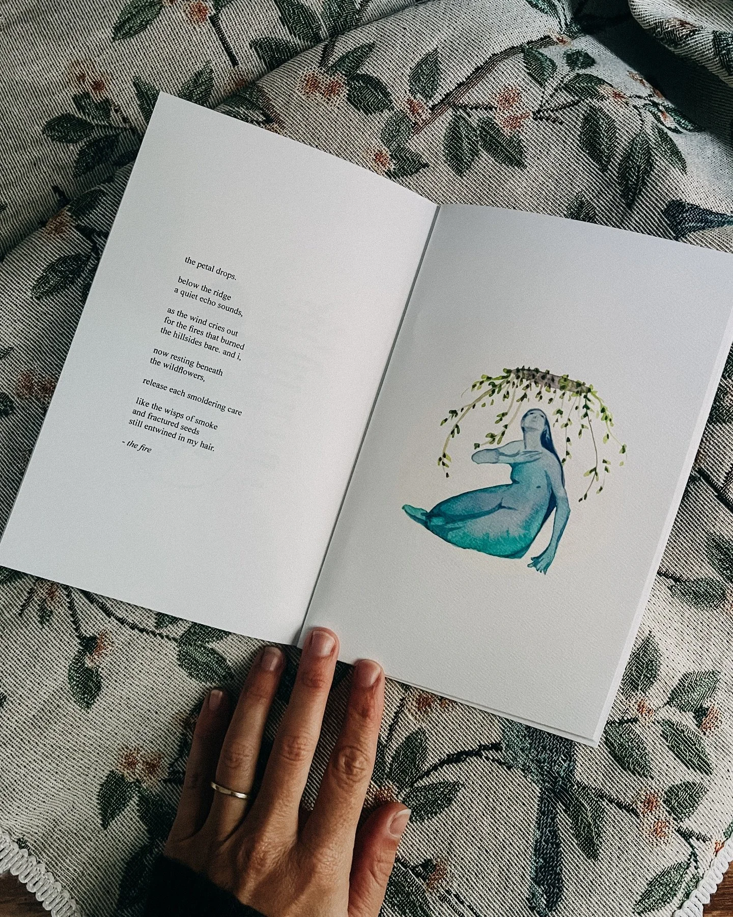 the petal drops…🥀
#artandpoetry #wovenwords #art #ritualart #healingqrt #womeninart #womenartists #illustration #watercolor