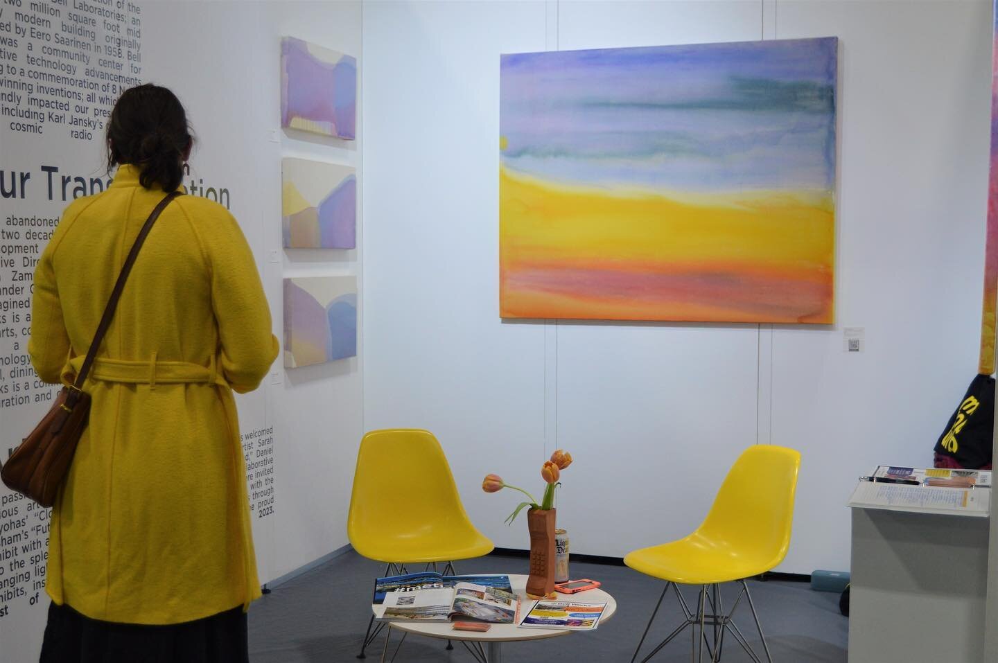 Special moments @artfair14c of guest interacting with the Bell Works booth and my pieces 🌟 

My favorite part about 14C were the meaningful group conversations inside of our booth, in addition to sharing a glass of Prosecco or two!✨ Our booth became