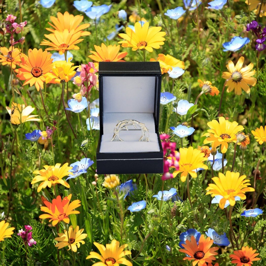 🌿 Embrace Timeless Elegance 🌿

Elevate your look with our beautifully crafted Crown of Thorns jewellery.

Inspired by faith and adorned with grace, each piece is a symbol of hope and strength. 

Discover our collection at crownofthorns.co.uk and em