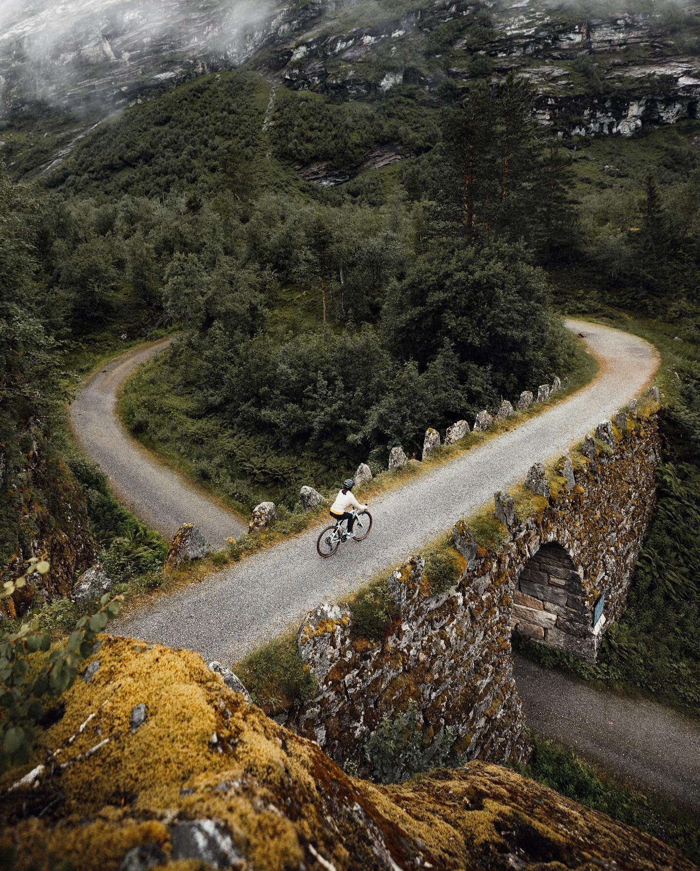 Amazing roads in Norway!

#cycling #cyclinglife #roadcycling #roadbiking #pyöräily #pyöräretki #pyörälenkki #maantiepyöräily #gravel #gravelgrinding #gravelbike #gravelpy&ouml;r&auml;ily #gravelgrinder #retkipy&ouml;r&auml;ily #bikepacking #c