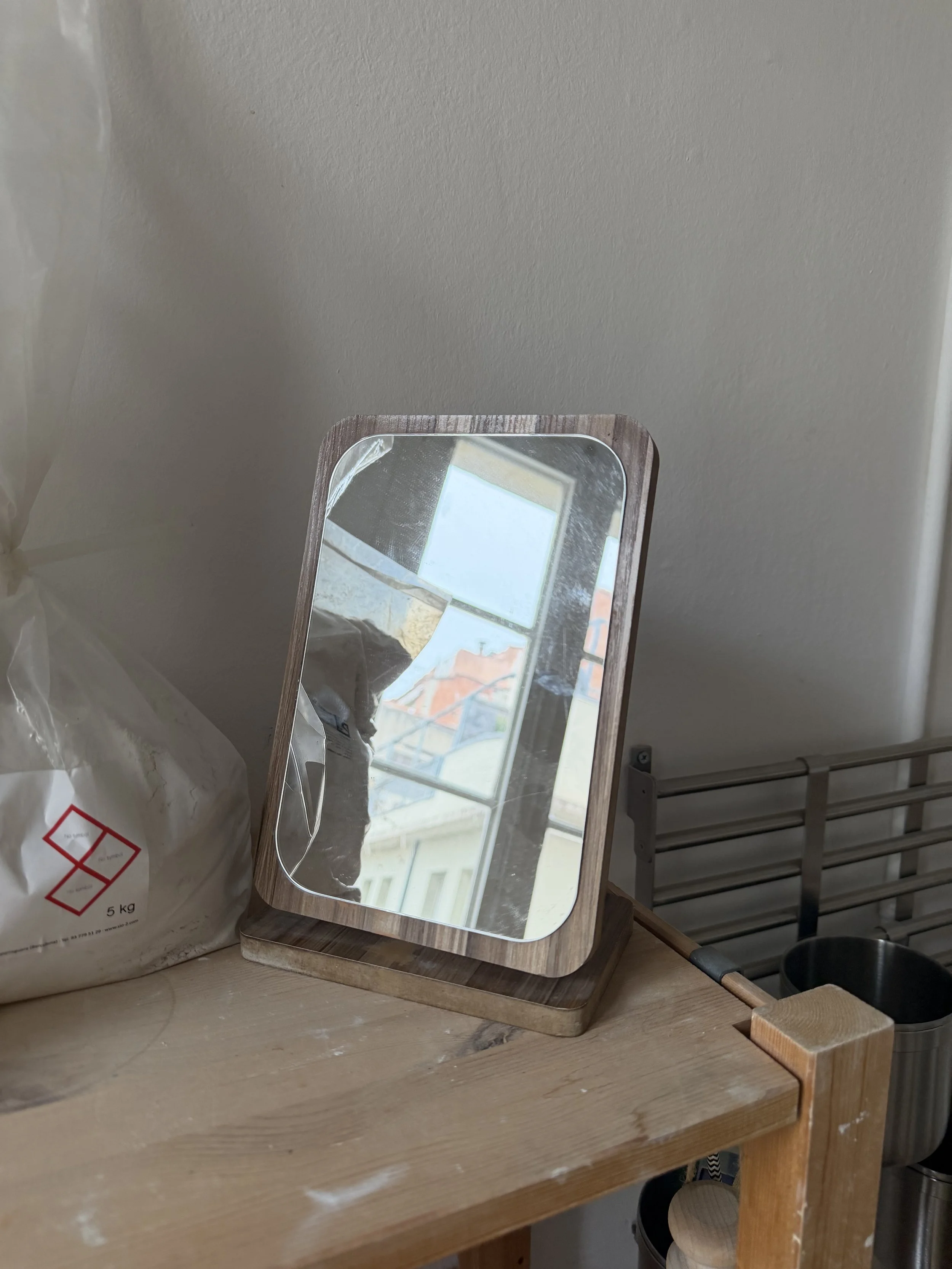 #34: stand mirror for behind the wheel