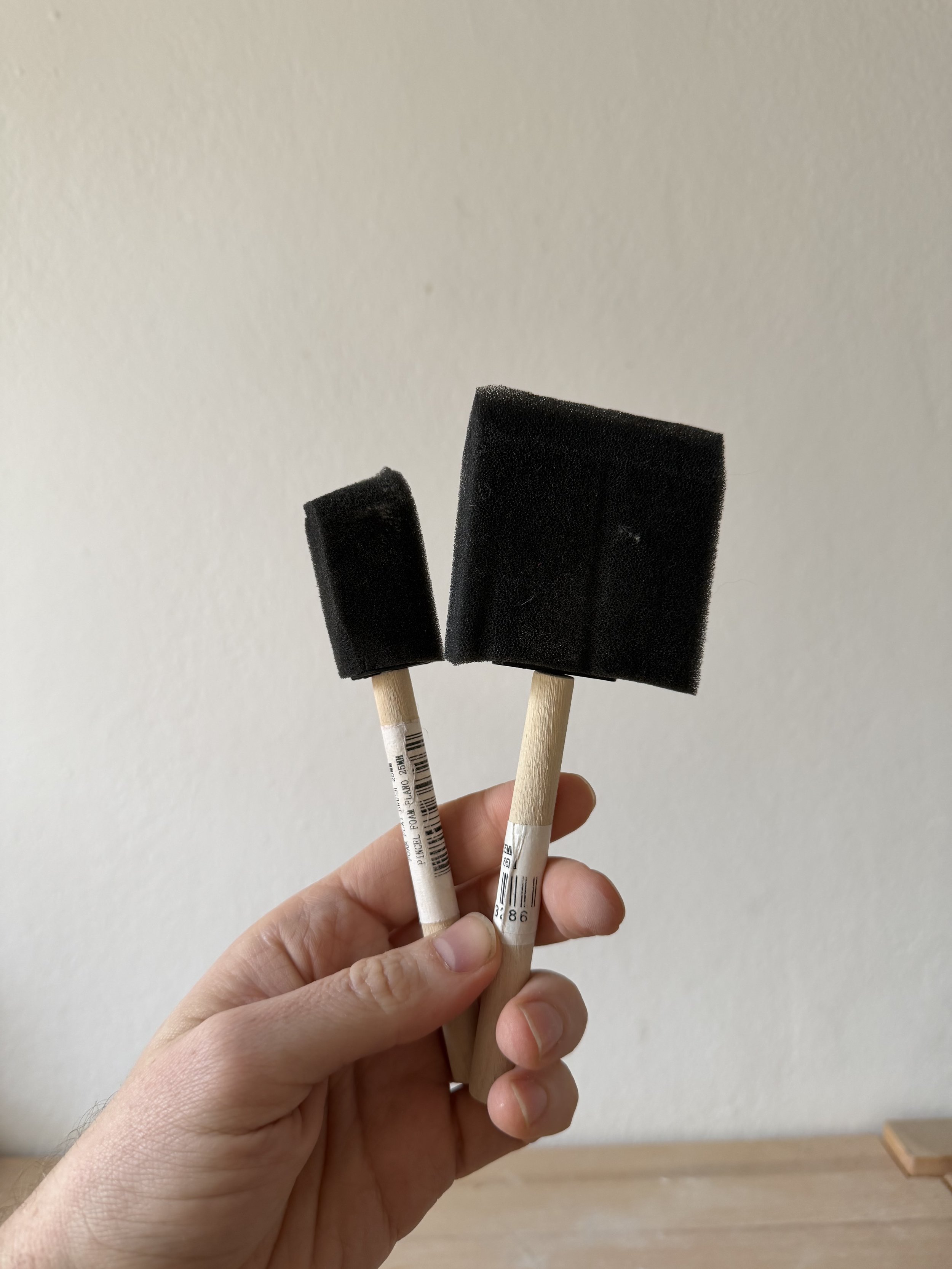 #25: sponge brushes black