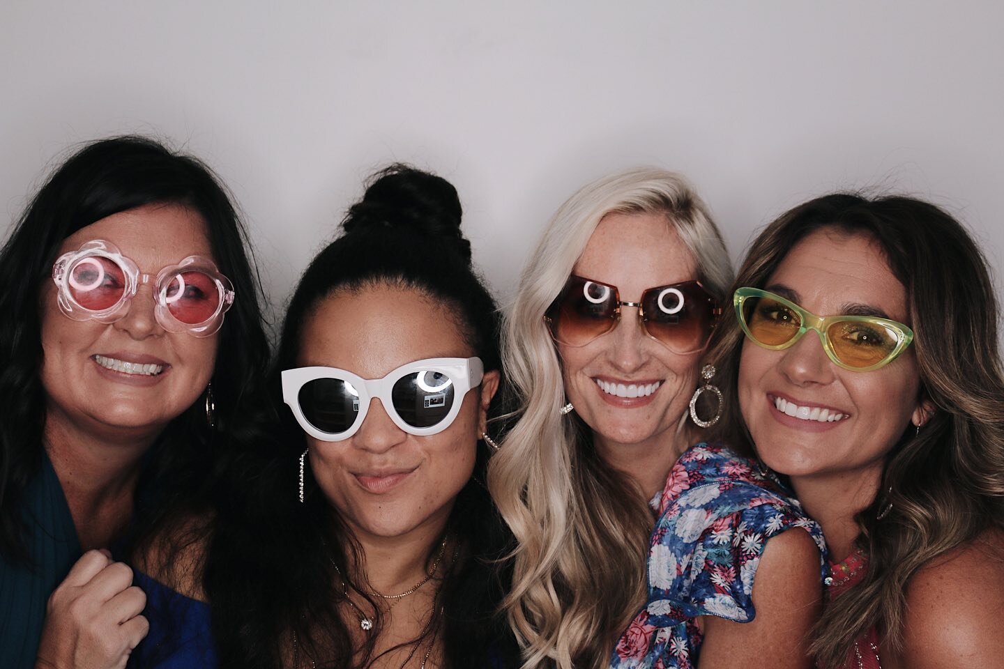 Grab your girl gang and plan a galentine&rsquo;s party that would make Leslie Knope proud 😉 And of course we are here serving up all the photo booth fun to document such an important day 🥂