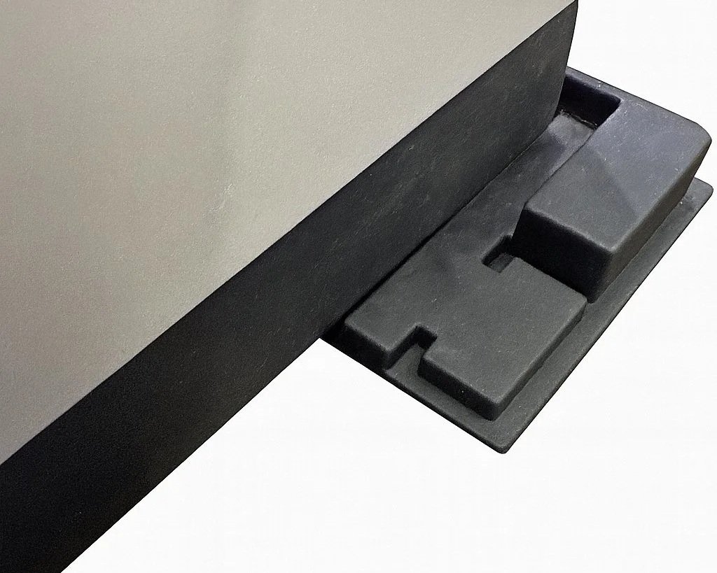 Bottom+seal+exposed+with+plank.jpg