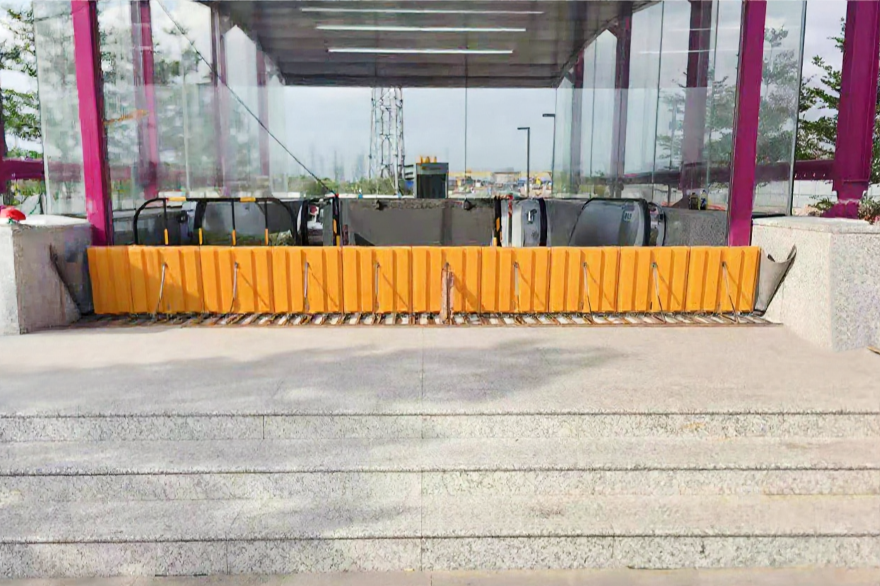 Flood barrier automatically deployed for flood (Copy)