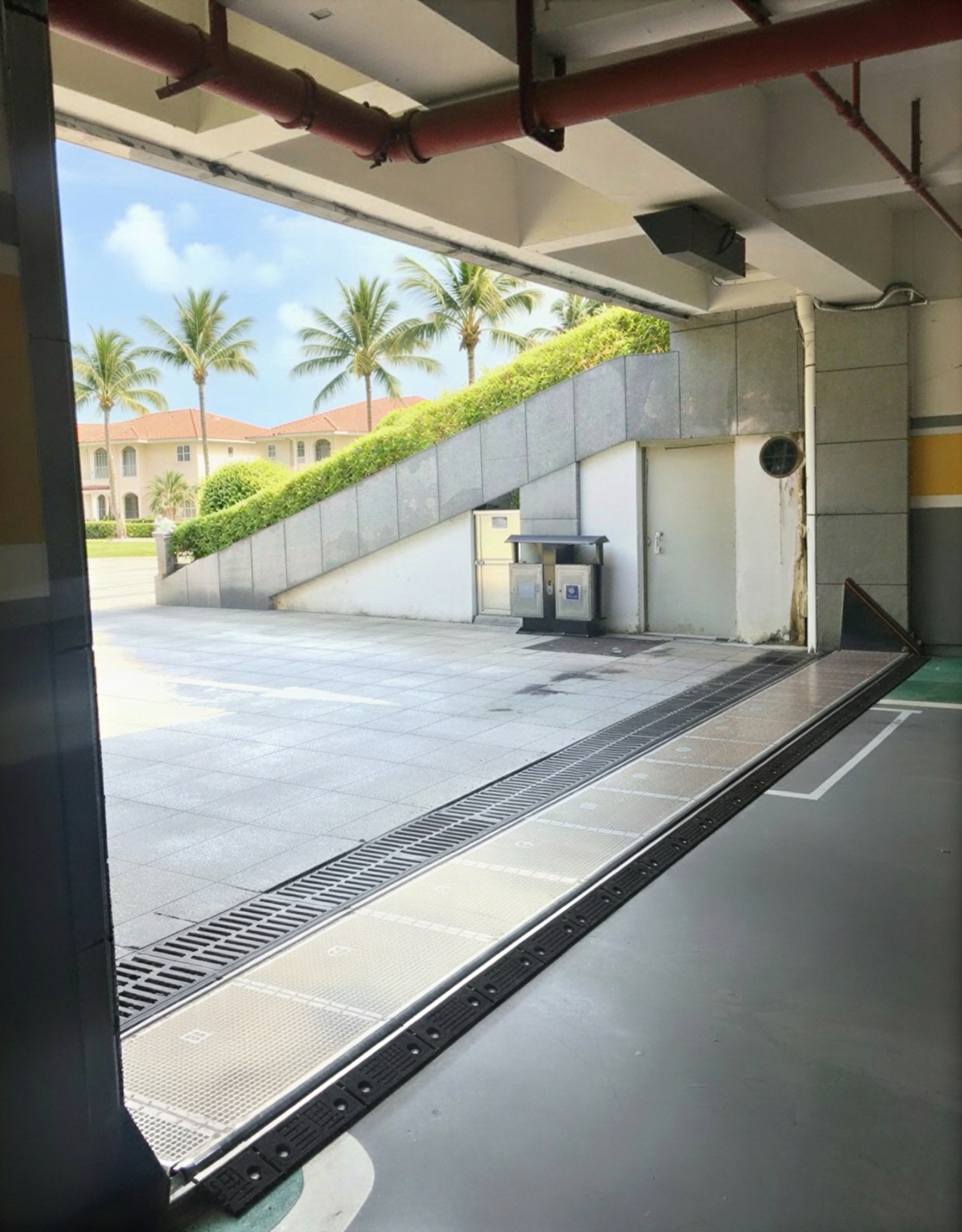 Driveway opening flood protection barrier (Copy)