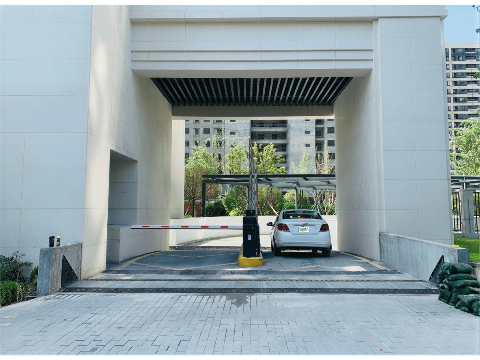 Automatic Flood barrier for hotel entrance (Copy)