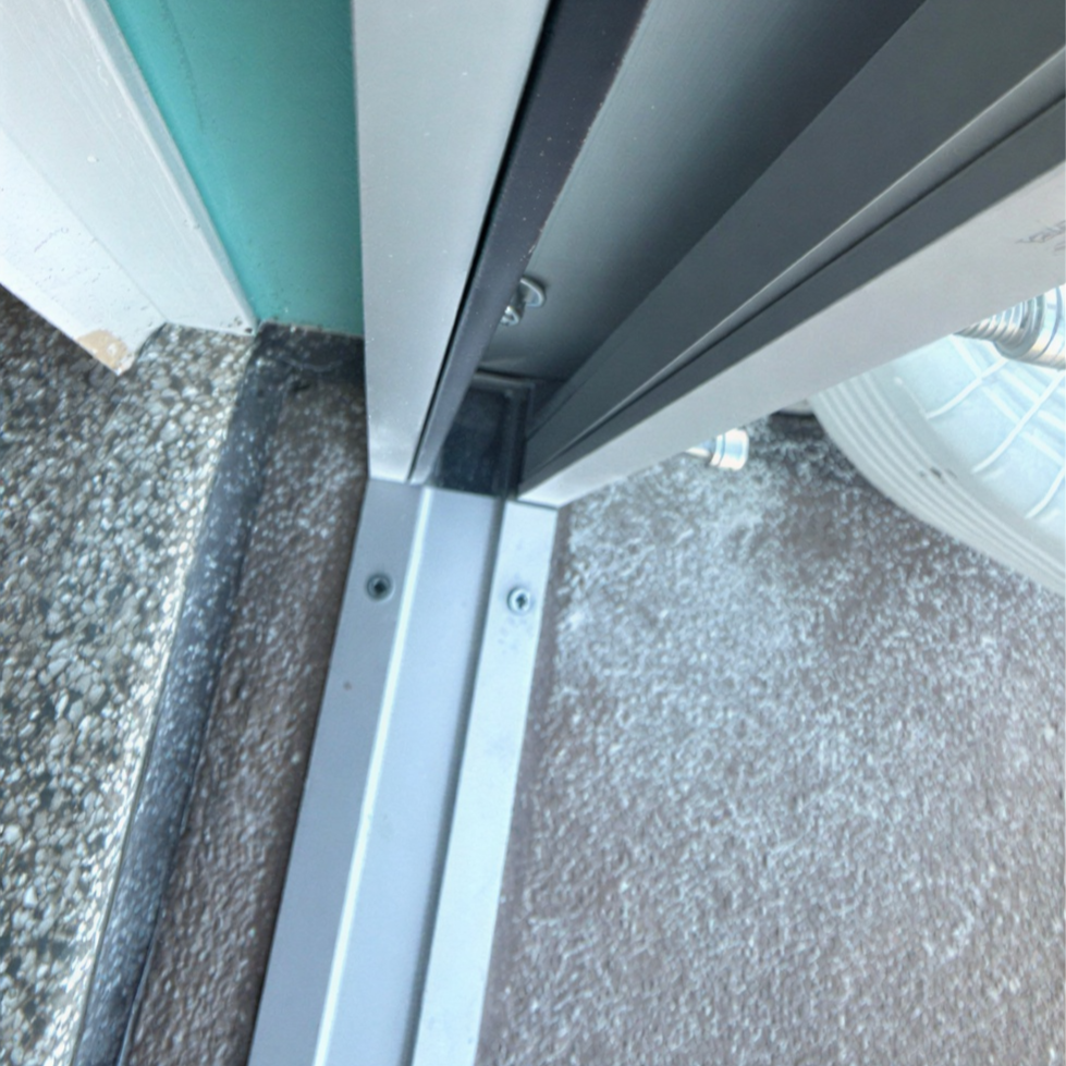 Aluminum sill plate for flood barrier