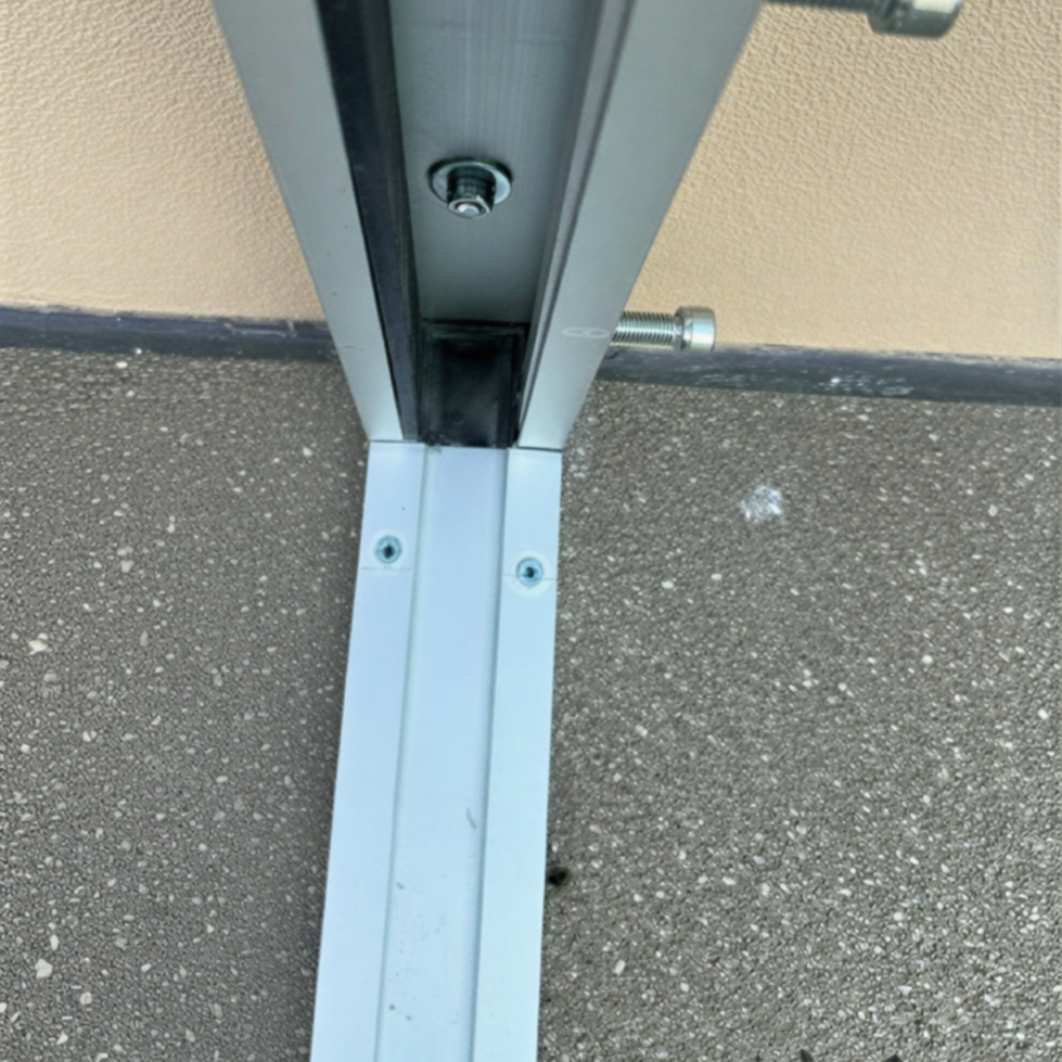 Sealing plate for flood logs