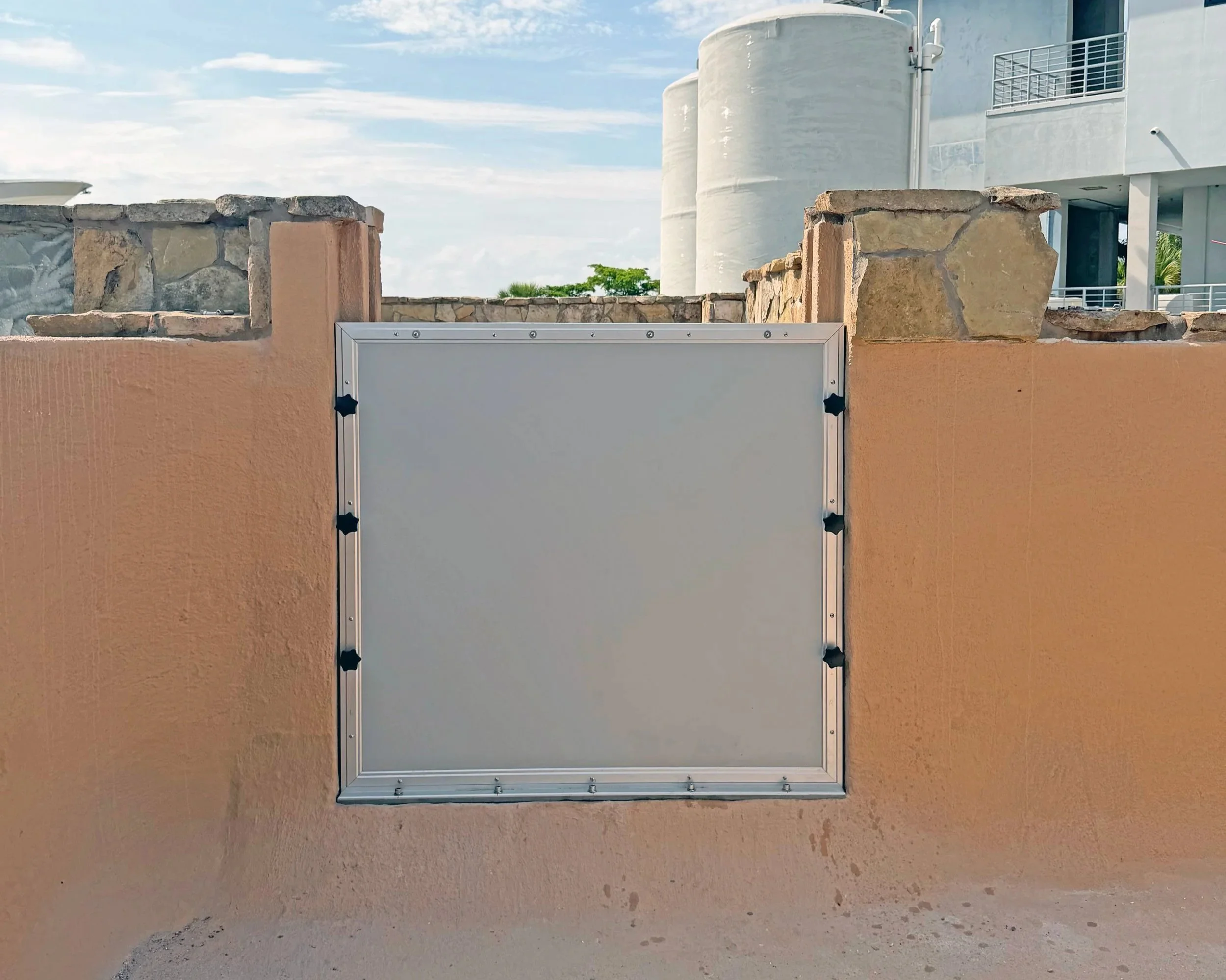 flood barrier for aquarium enclosure