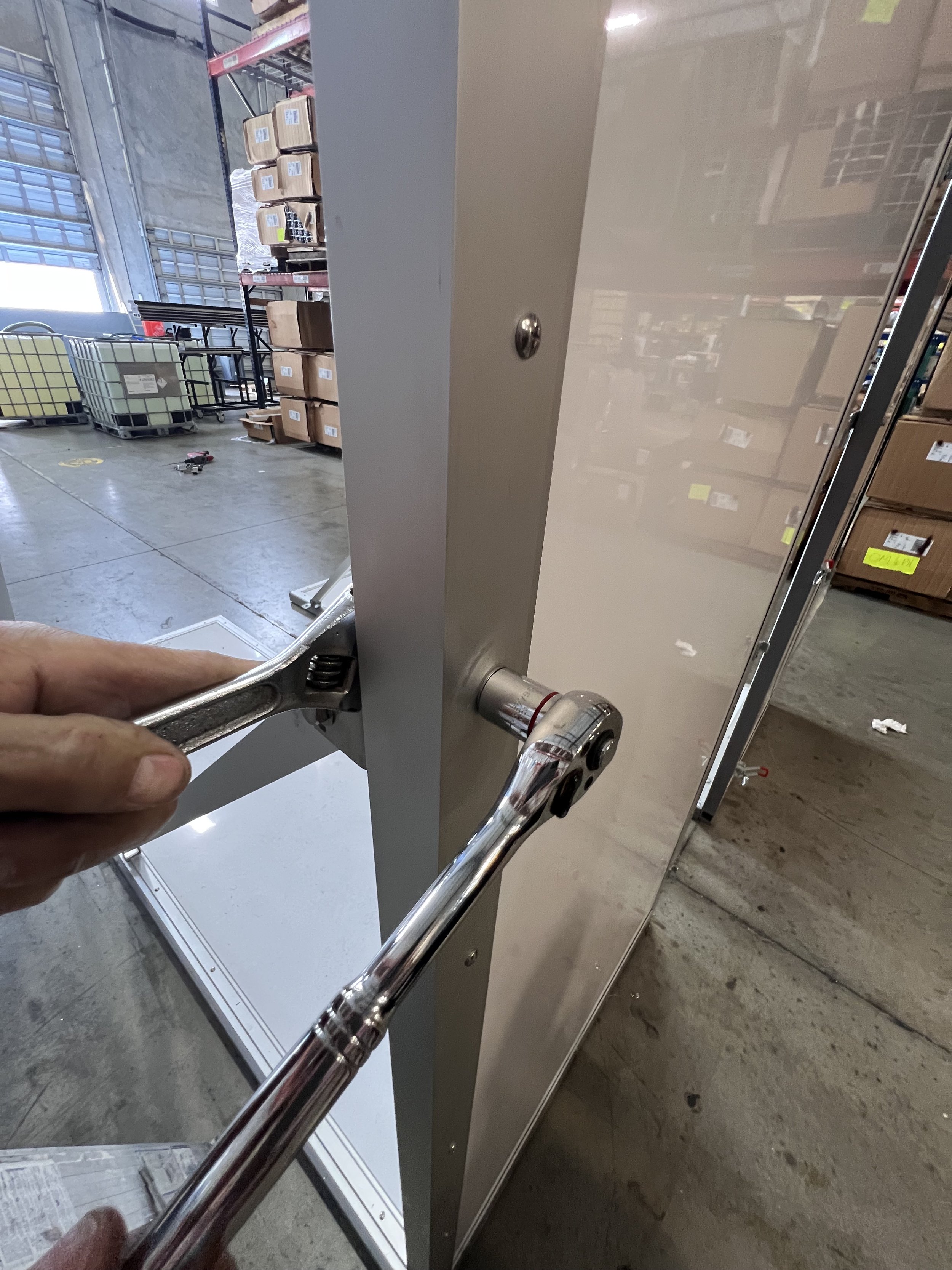 Attaching T connector for flood walls