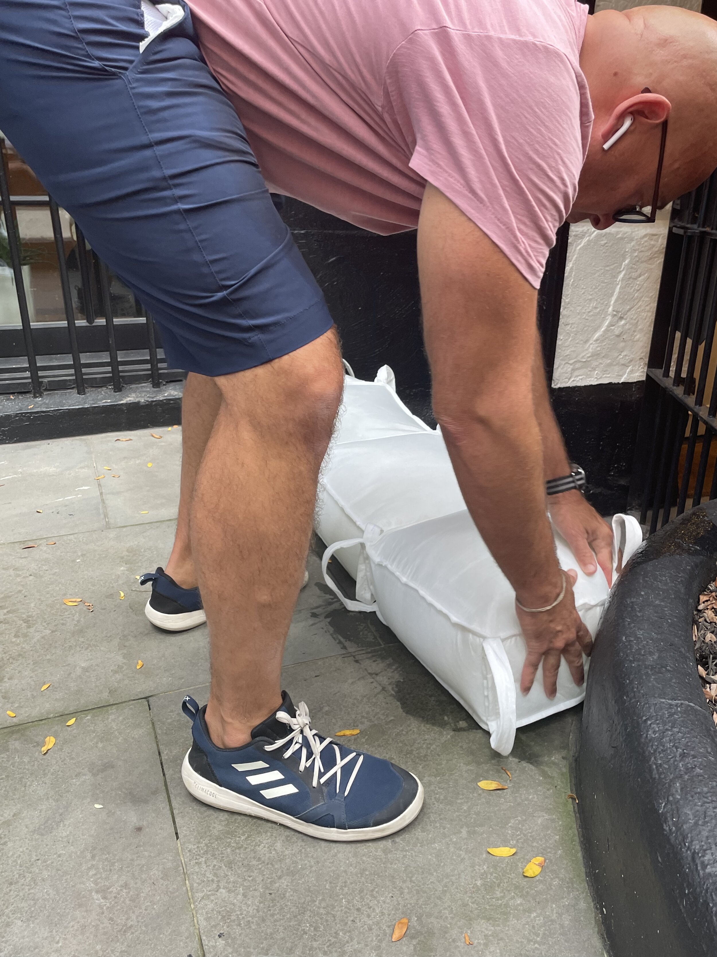 Sealing perimeter against water using SAP Gel Filled Flood Bags
